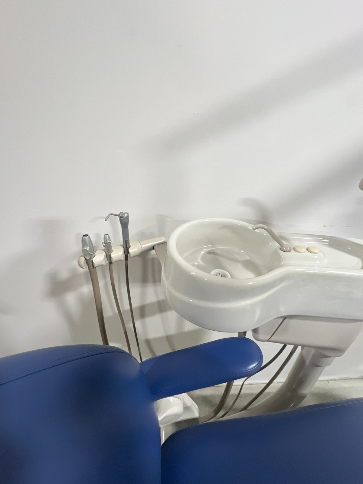 ADEC 1021 Dental Chair, Radius Delivery Unit, Cuspidor, Assistant’s Pkg & Light
