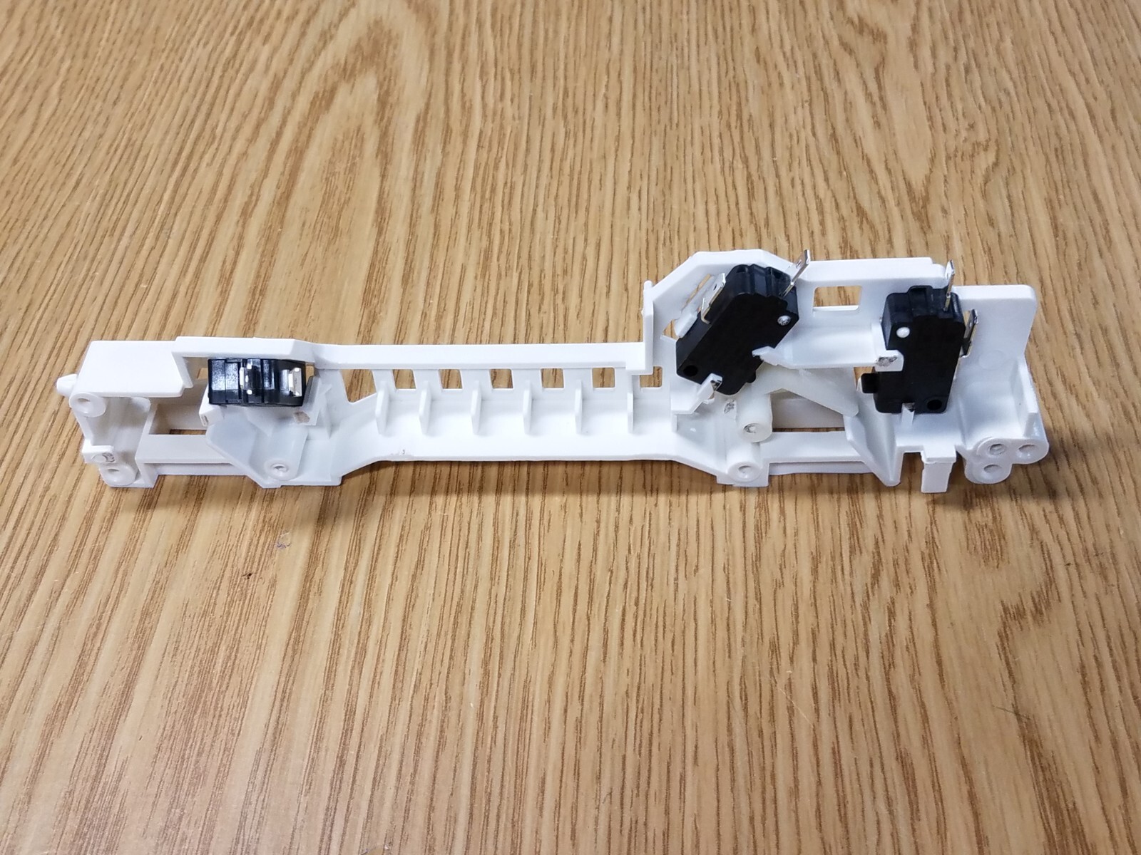AMANA Maytag  Microwave Latch Assembly  PART # 53001363,  3500W1A028