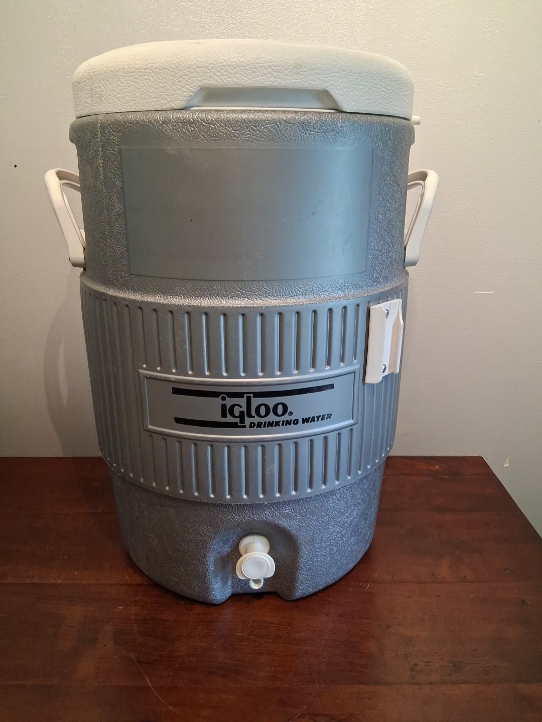 Vintage Igloo Drinking Water Industrial 5 Gallon Silver Plastic Water Cooler