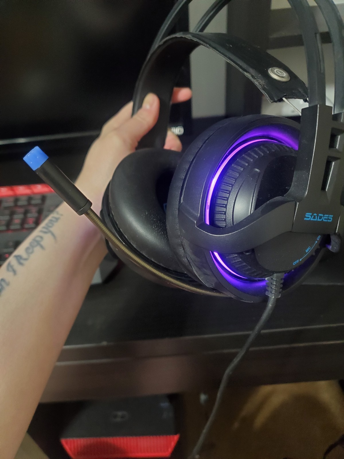 Gaming Headset Noise-Cancelling Microphone With Rainbow Lights for PC