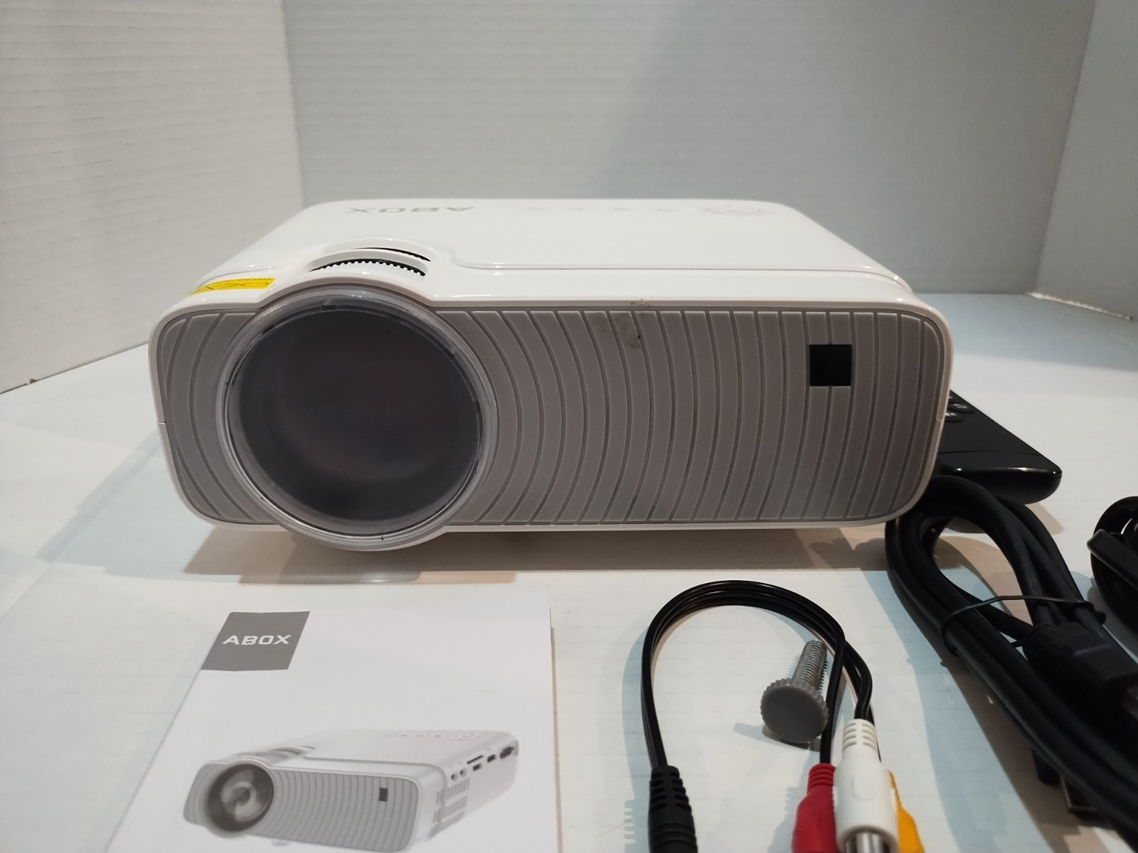 ABOX Wireless LCD Projector GC357 1080P