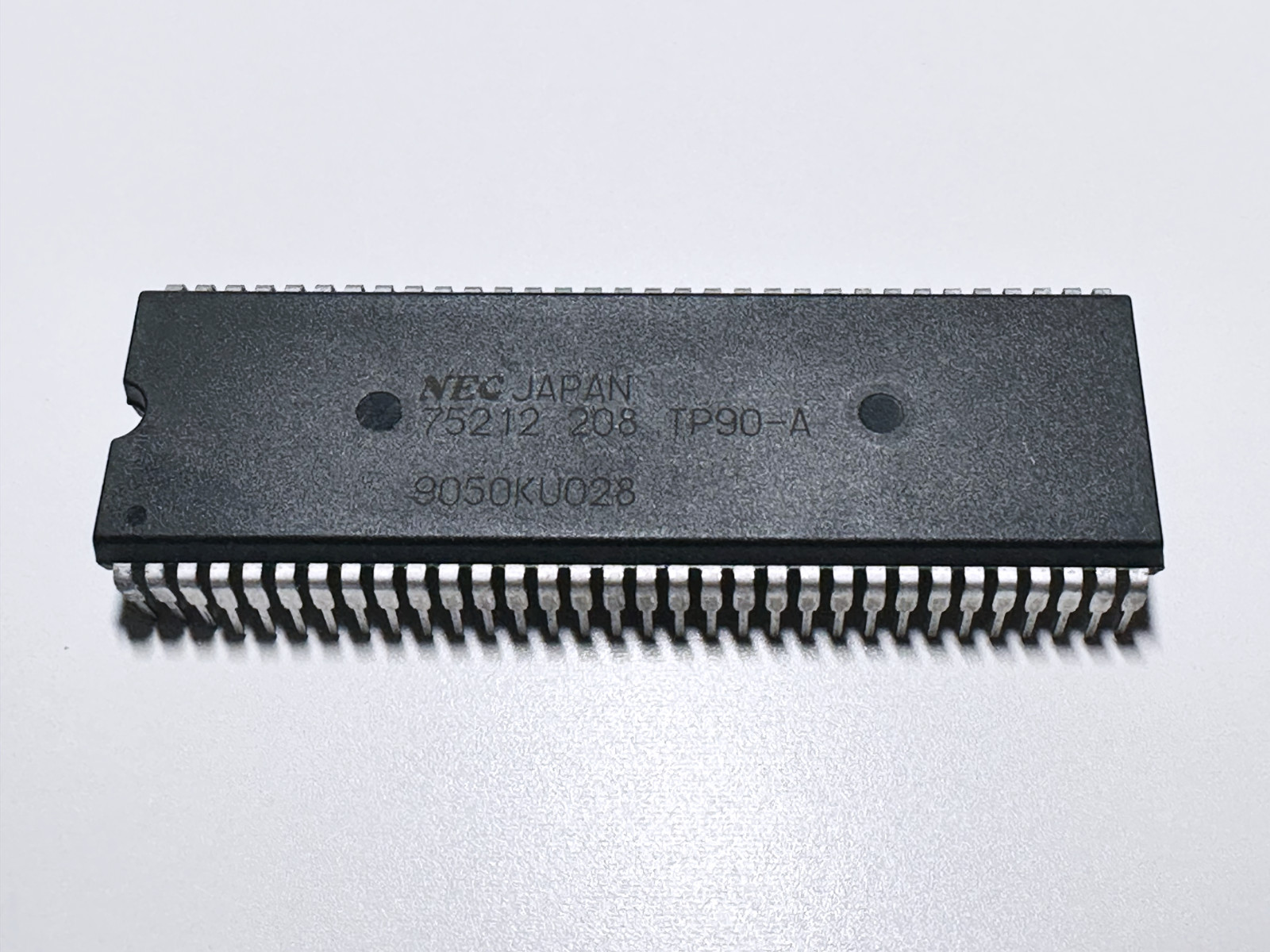 1X UPD75212 208 TP90-A NEC 4-bit Microcontroller with VFD Driver SDIP-64