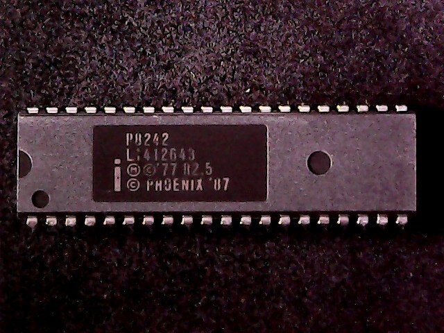 P8242 - Intel Peripheral Interface (Phoenix keyboard Controller ) (DIP-40)
