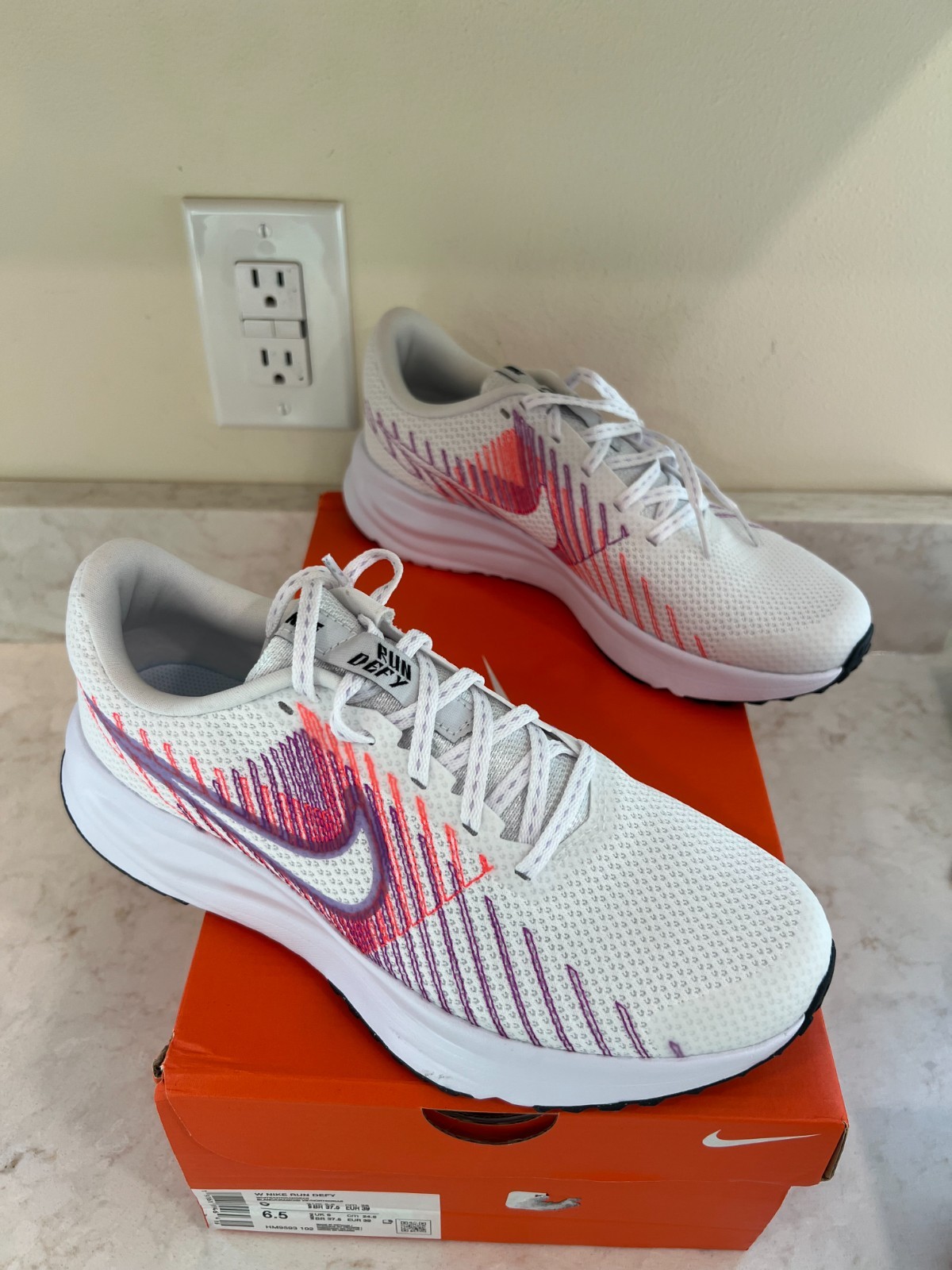 Nike Run Defy Performance Running Shoes Women's Size 8 White Pink HM9593-102