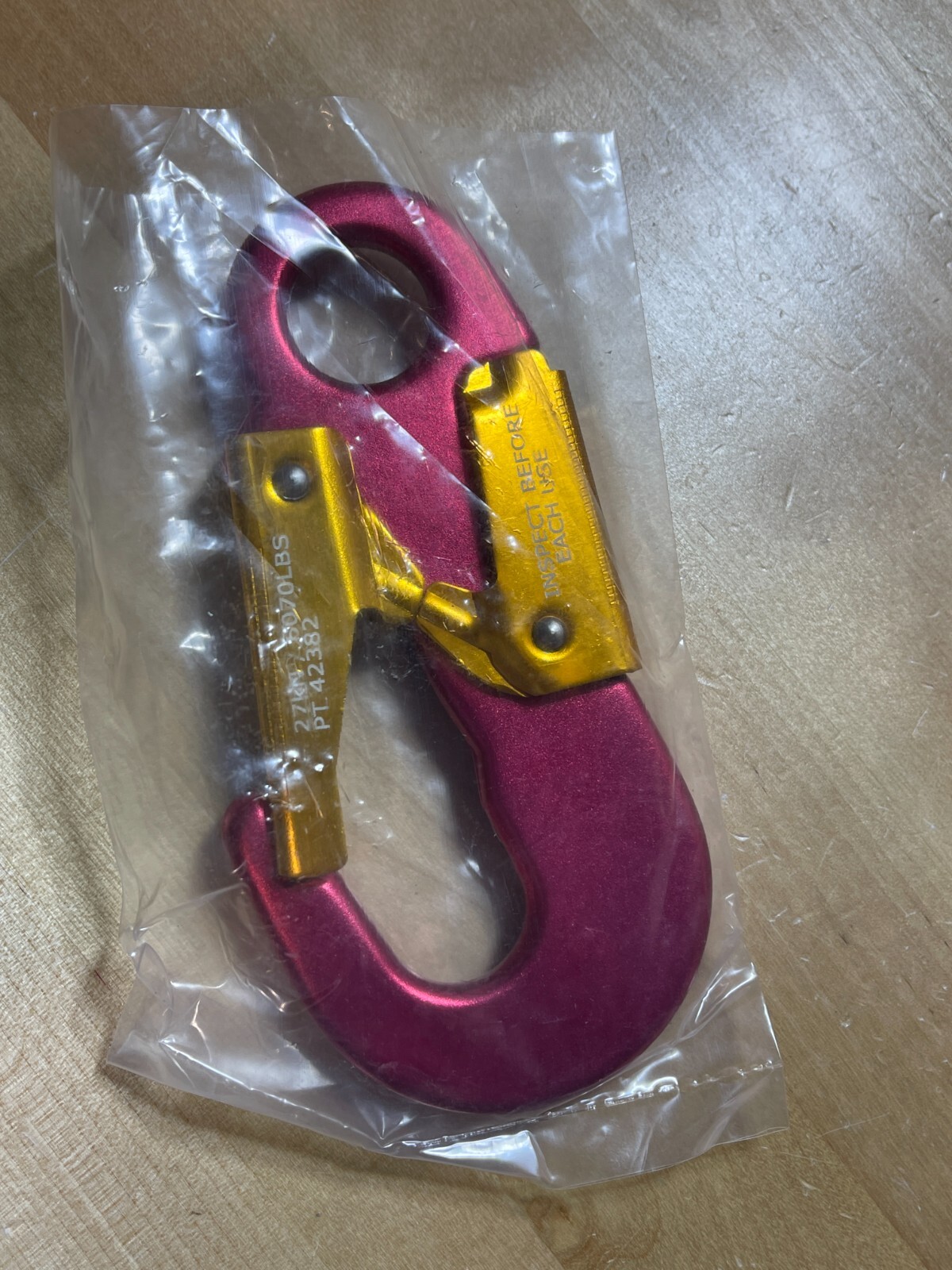 USR - 40 Aluminum Snap Hook,Double Locking Snap,Tensile Strength: 27kN 6,070 lbs