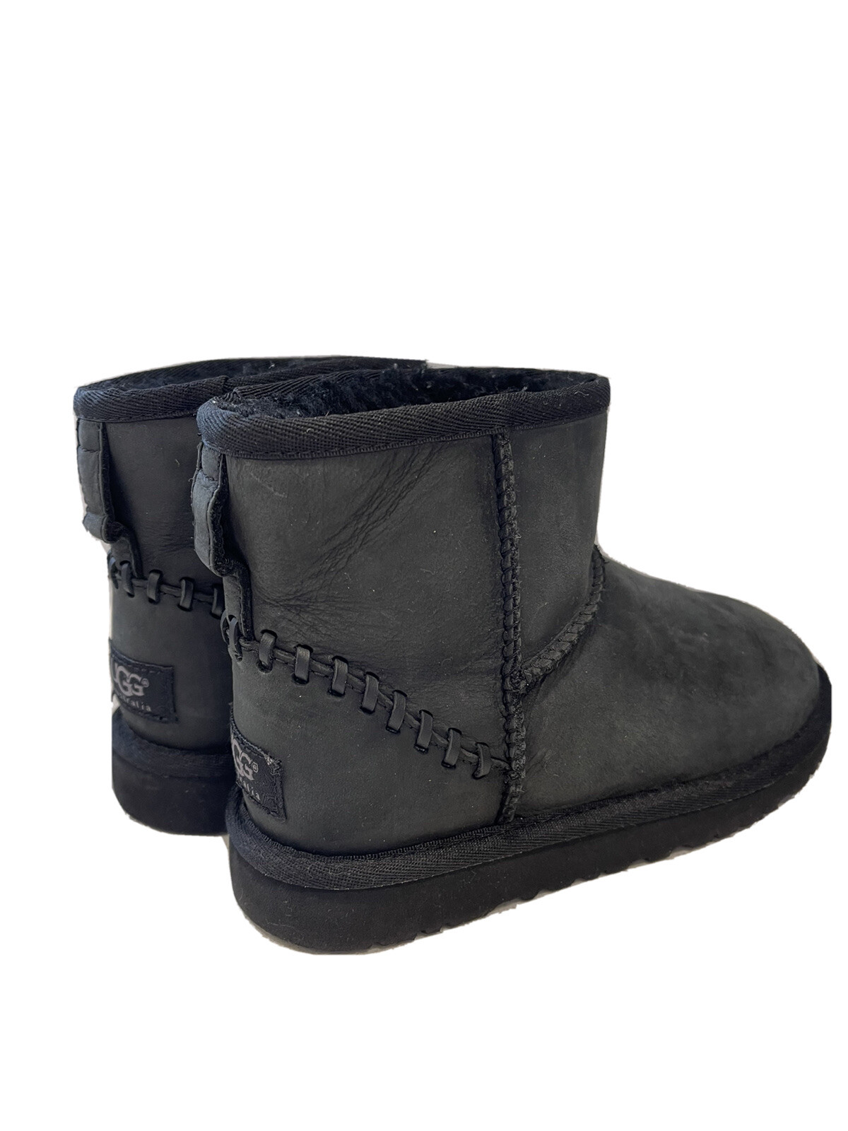 UGG AUSTRALIA BLACK SHEEPSKIN SHORT BOOTS KIDS SIZE 2 EUC