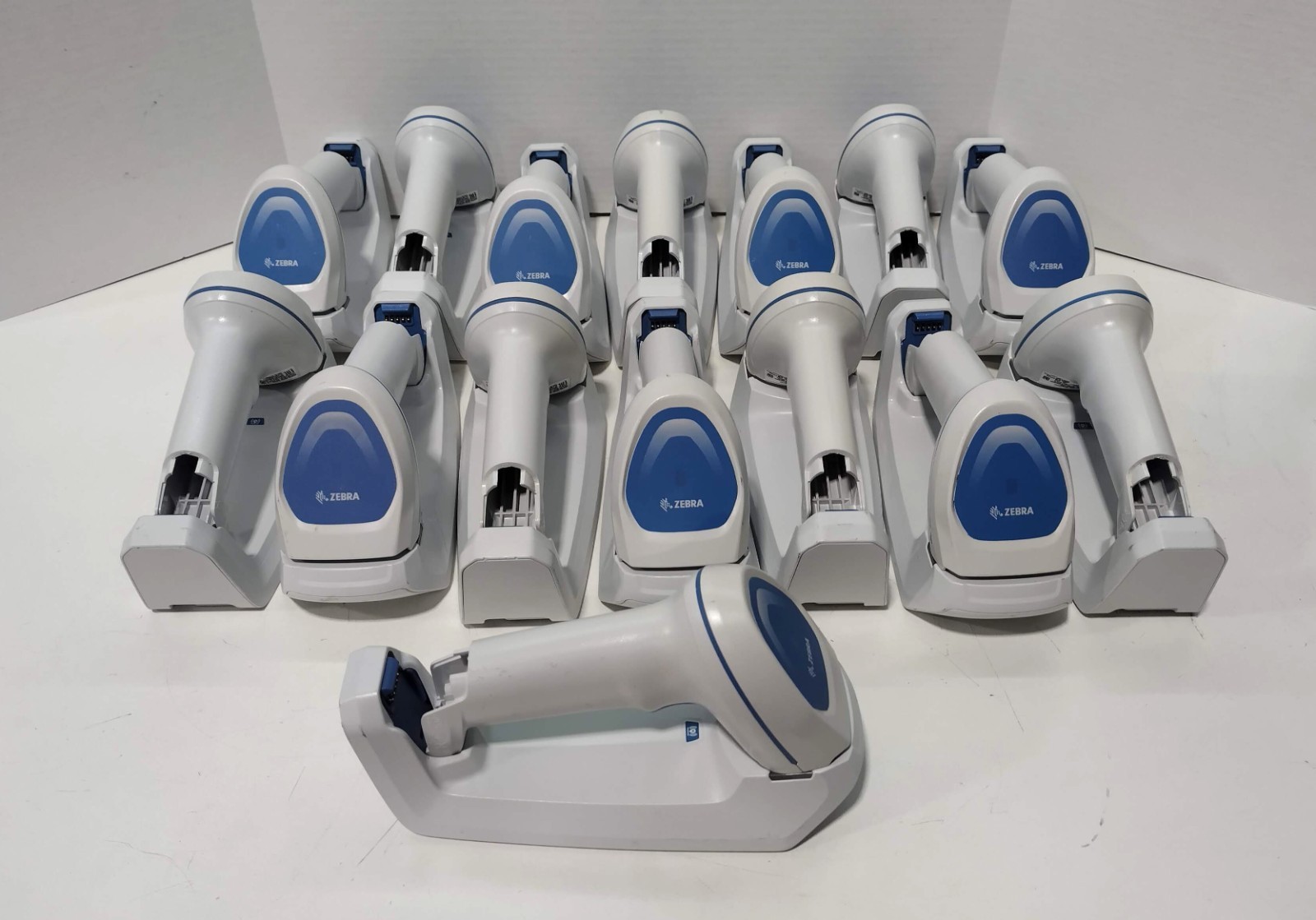 Lot of 5 Zebra DS8178 Wireless Scanners w/CR8178-SC Bases No Batteries or Cables