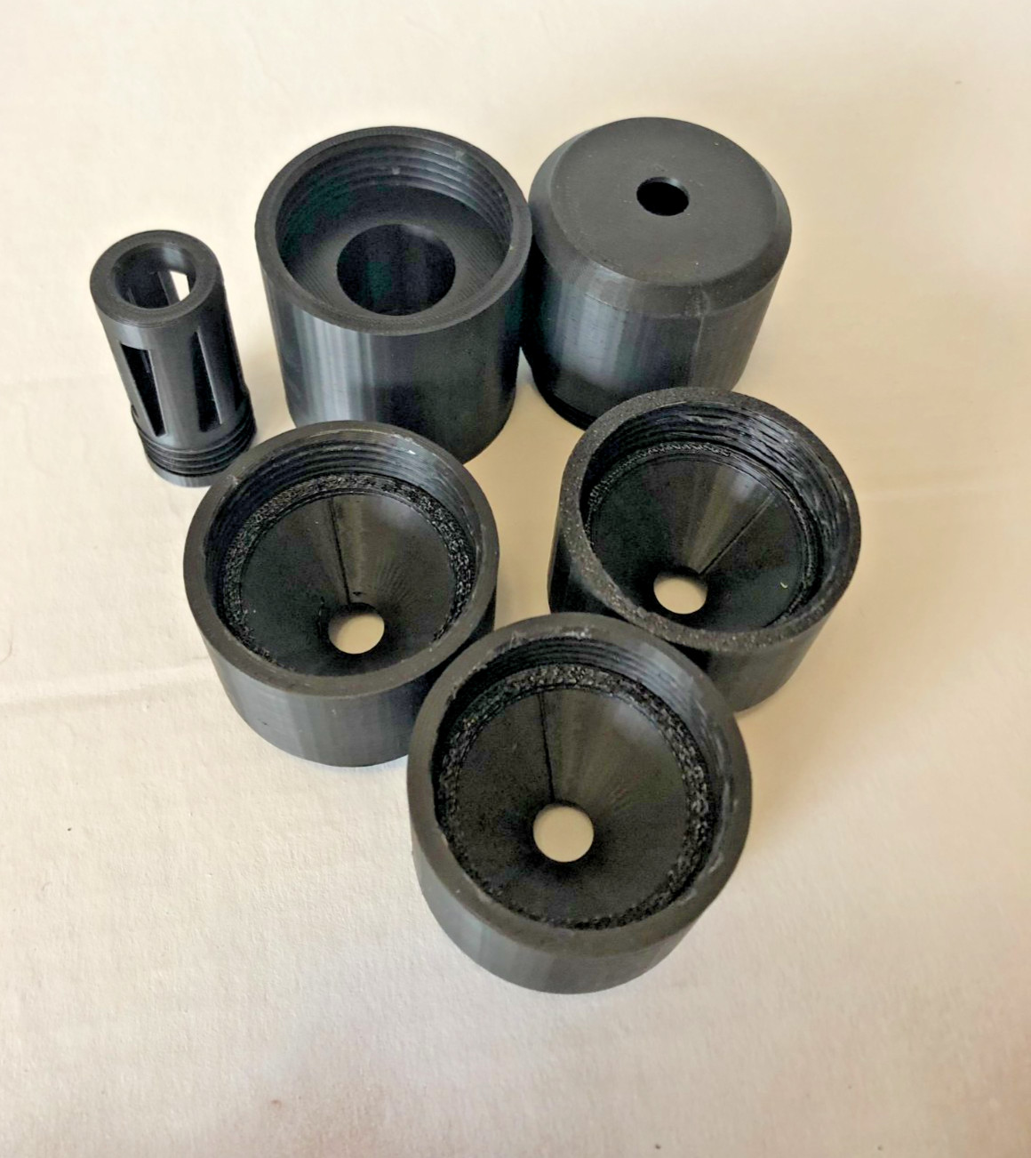 Airsoft Suppressor CCW 14 mm Thread defiantly not the same it is very diffrent