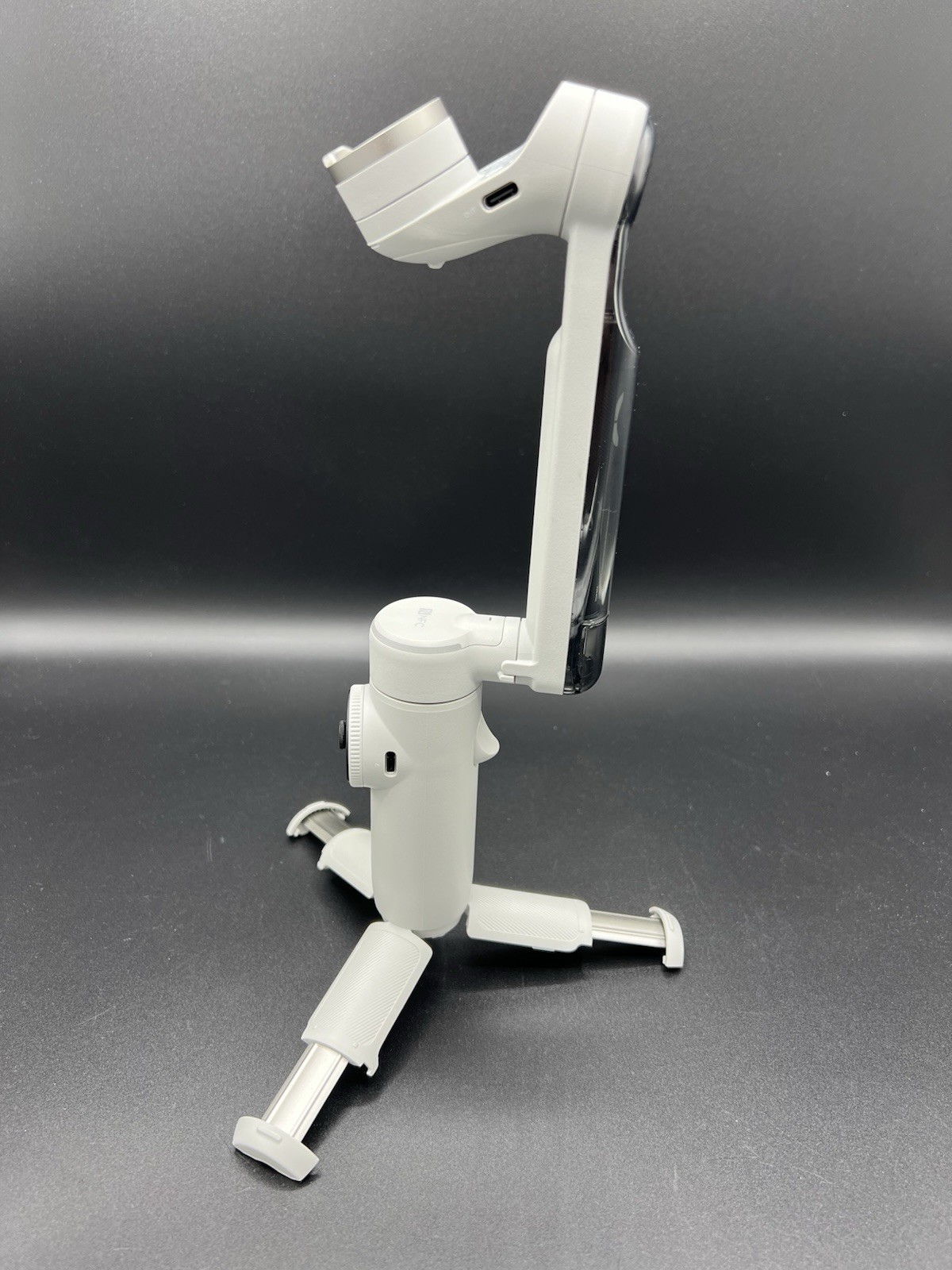 Insta360 Flow Pro AI-Powered Smartphone Gimbal Stabilizer - 🚨 FREE SHIPPING! 🚚