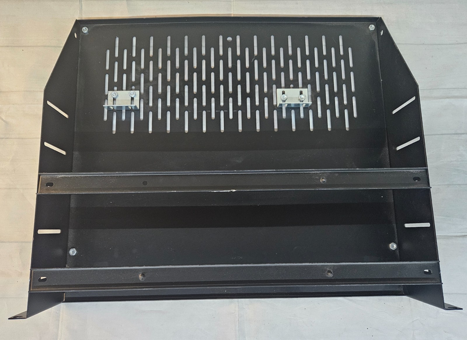 2U Audio or Server Rack Vented Shelf w Lock Down Bars
