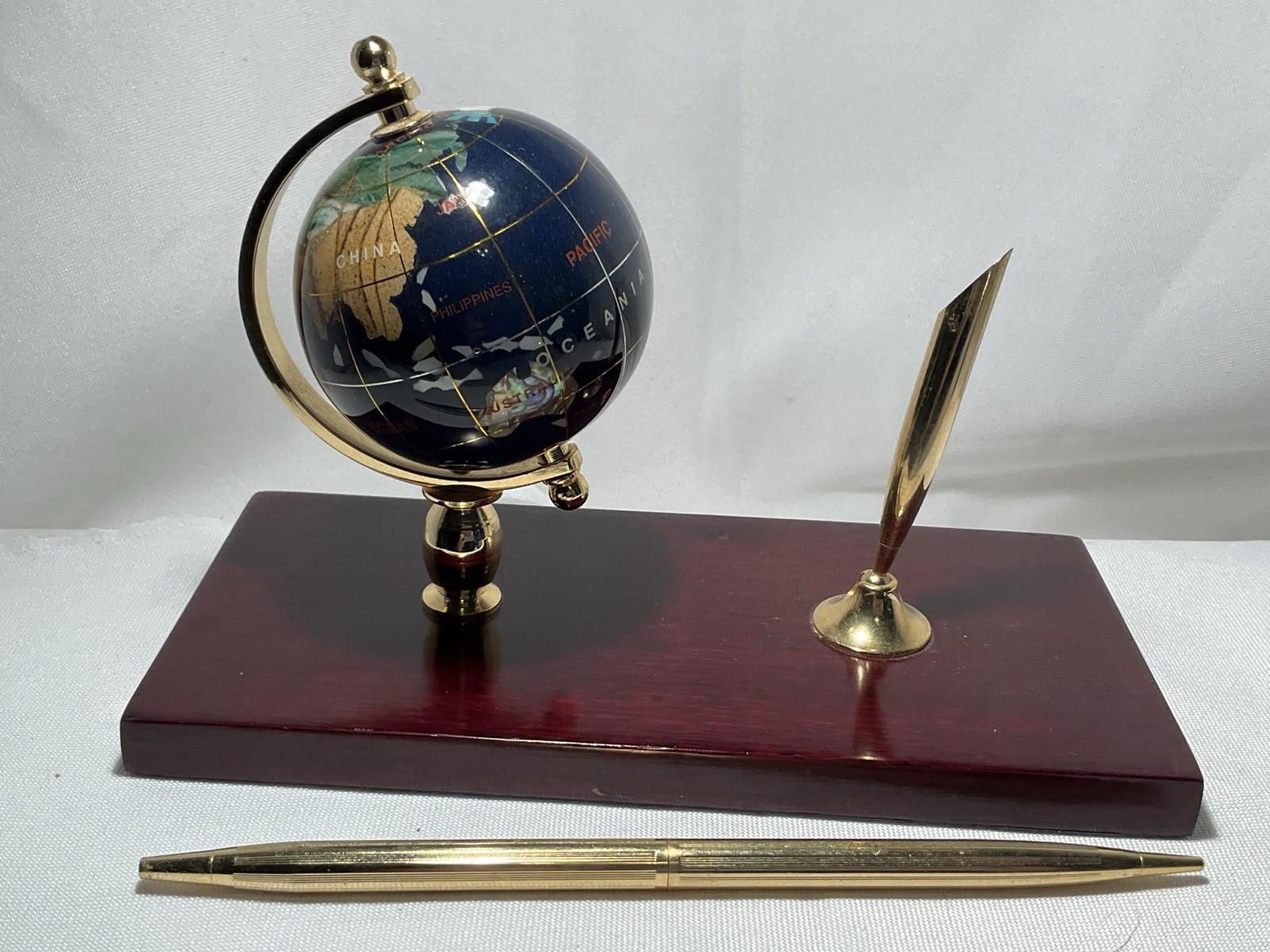 Office Desk Set Semi Precious Gemstone Globe With Pen Lacquered Mahogany Base