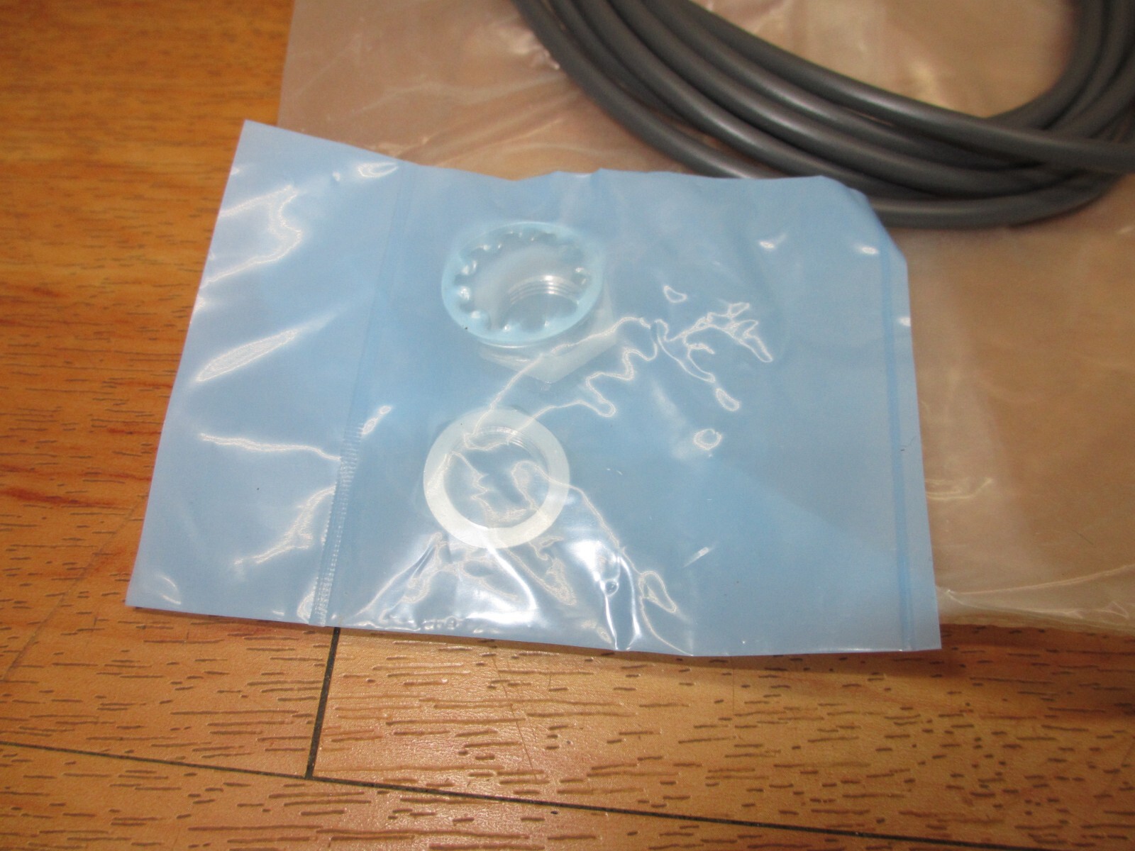 Omron E2E-X2E1 *NEW* Proximity Switch Sensor 2M Cable **USA SHIP**