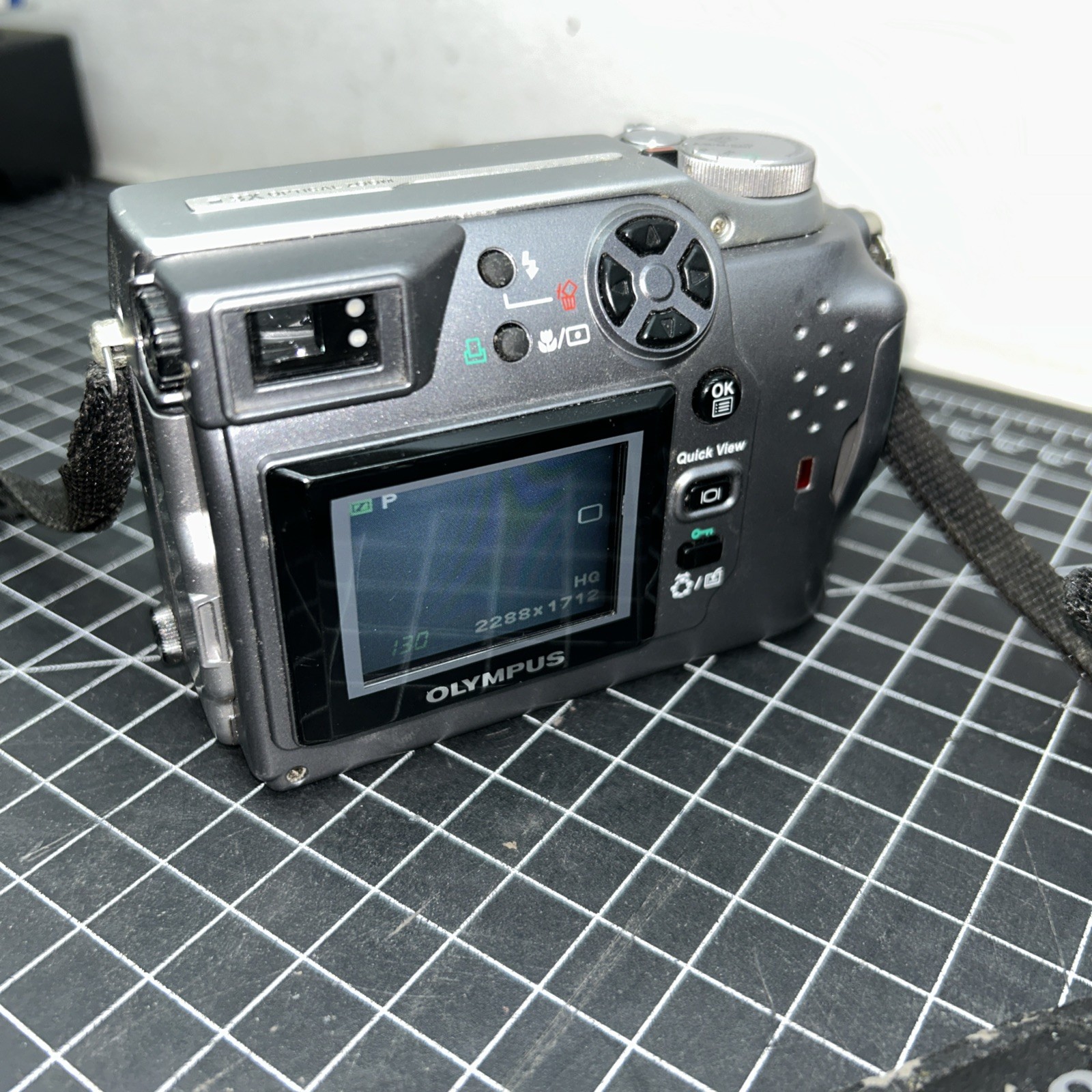 Olympus CAMEDIA C-4000 Zoom 4.0MP Digital Camera TESTED
