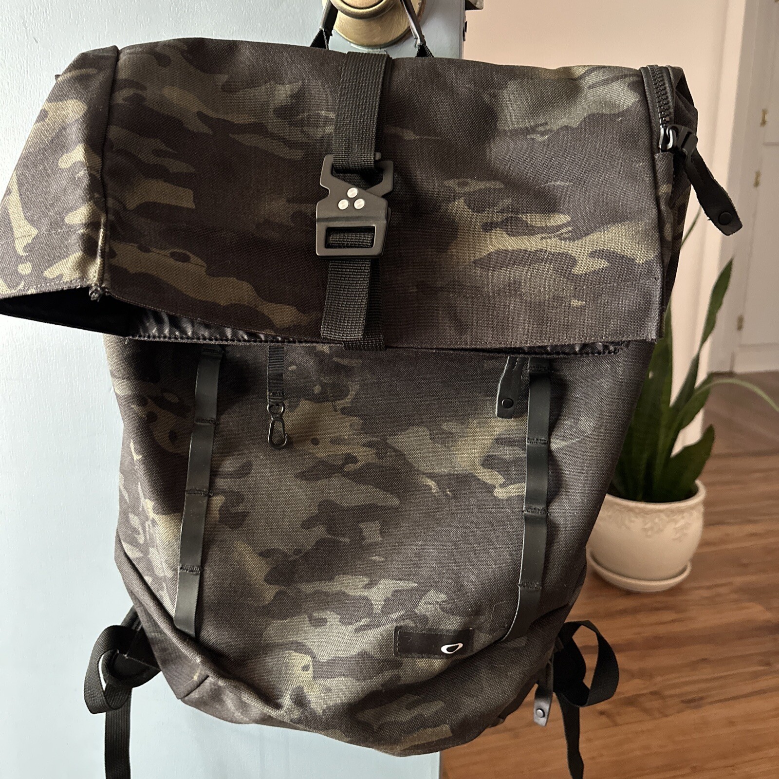 Oakley 92968P-02L-Cam Voyage 23 Liter Nylon Roll-Top Backpack, Multi C