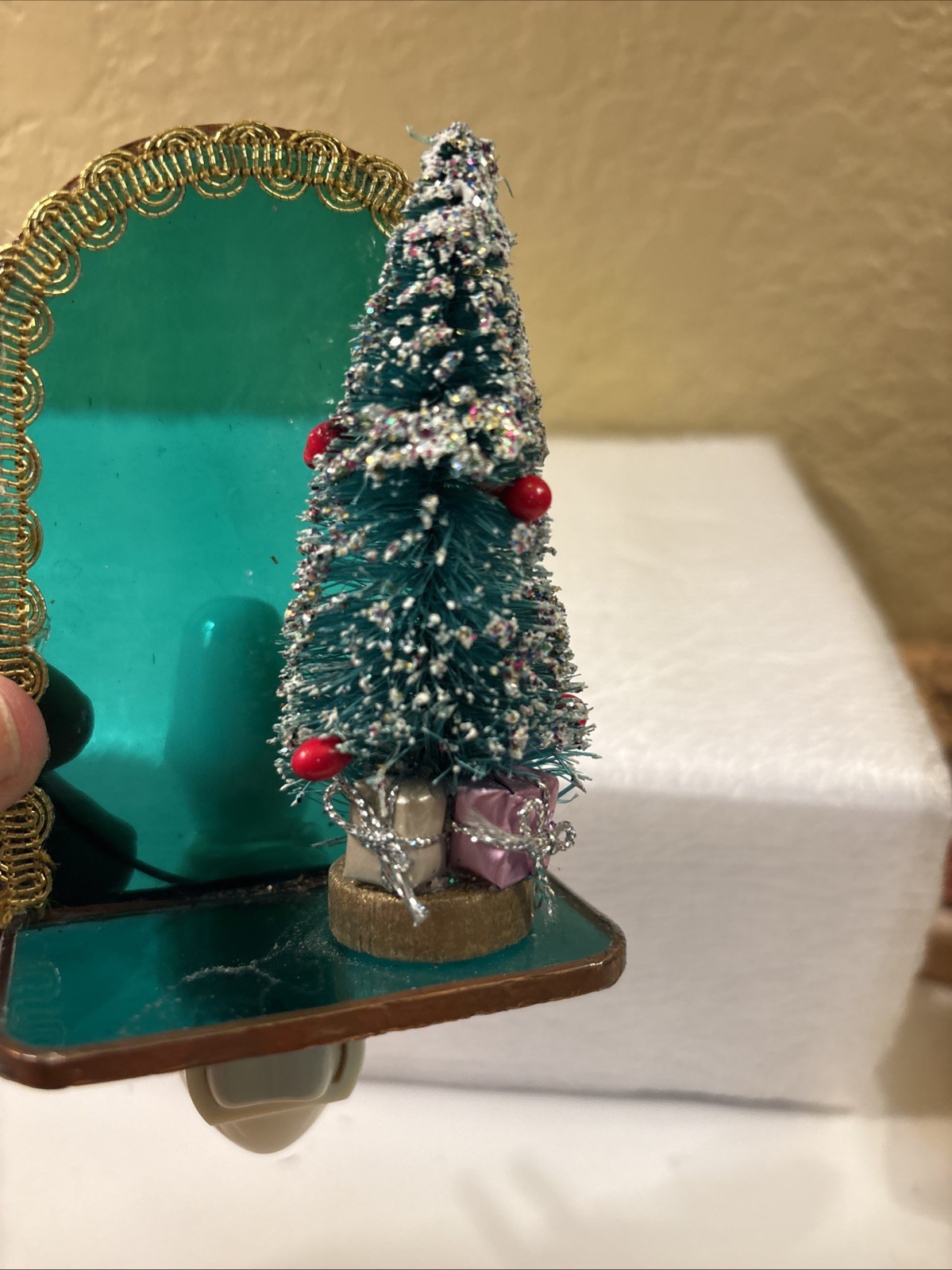 Christmas Night Light Vintage Stained Glass  W Bottle Brush Tree Works )017