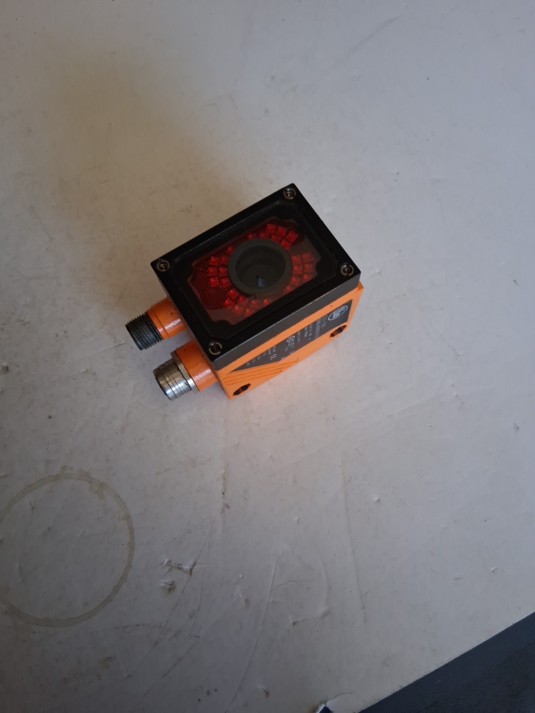 IFM 02I 100
