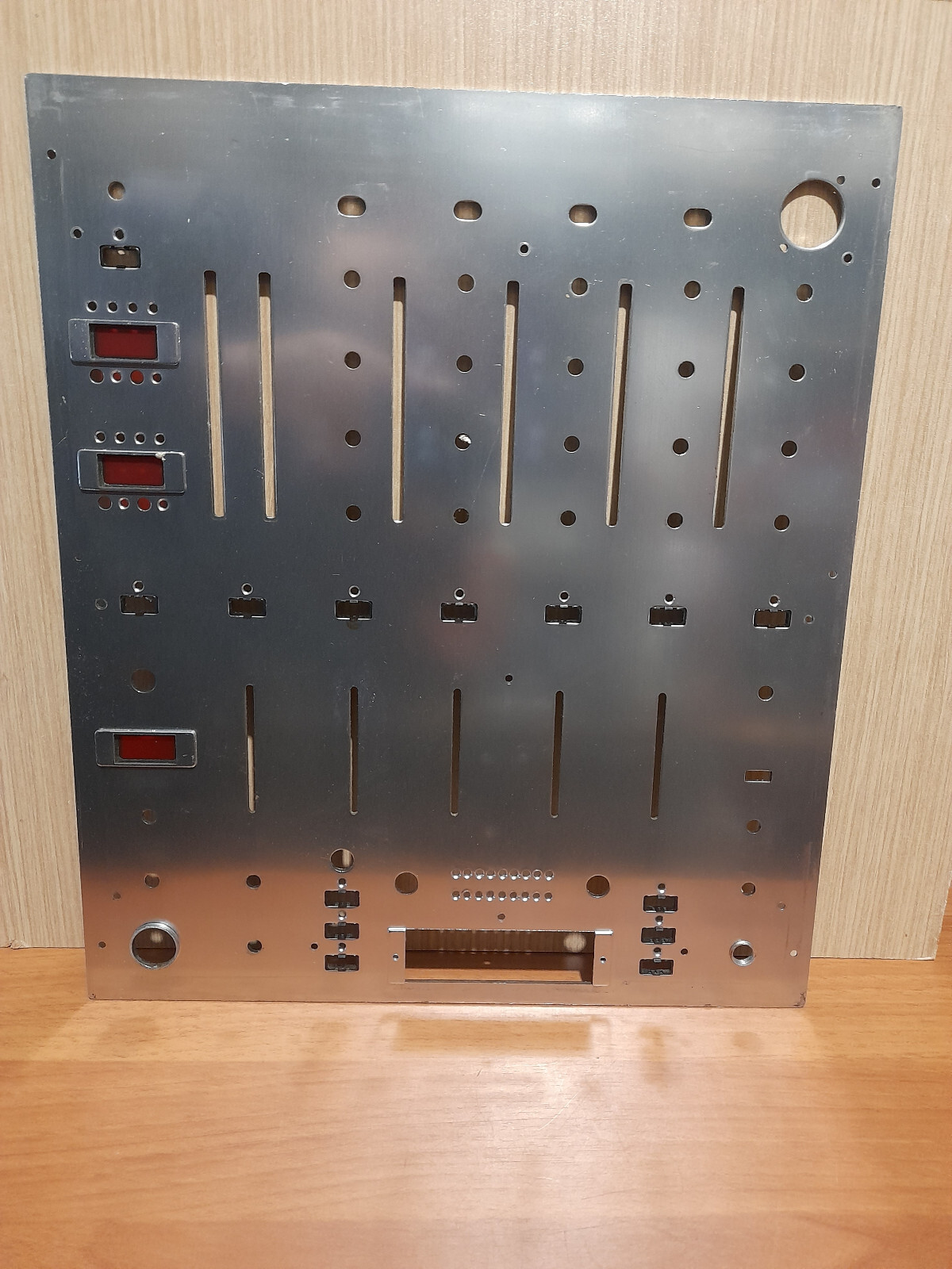 Behringer DJX700 faceplate 1