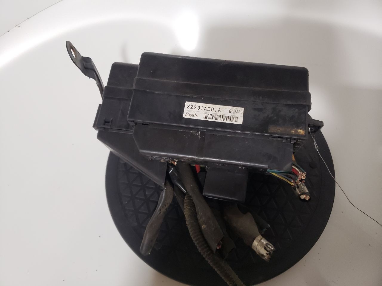 Used Fuse Box Engine fits: 2001 Subaru Legacy engine compartment 2.5 Grade A