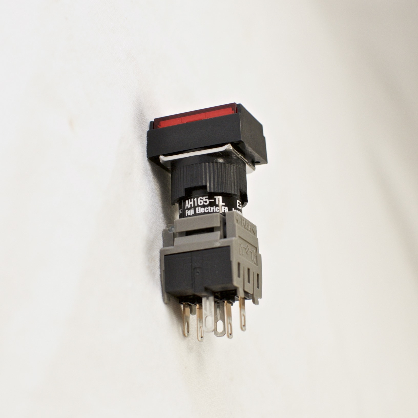 FUJI AH165-TLR11E3 Red Pushbutton Command Switch 24VDC LED (Pack of 5)