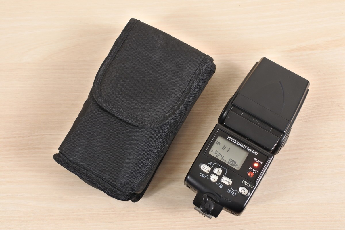 Nikon Speedlight SB-600 Shoe Mount Flash with Case – Fully Working