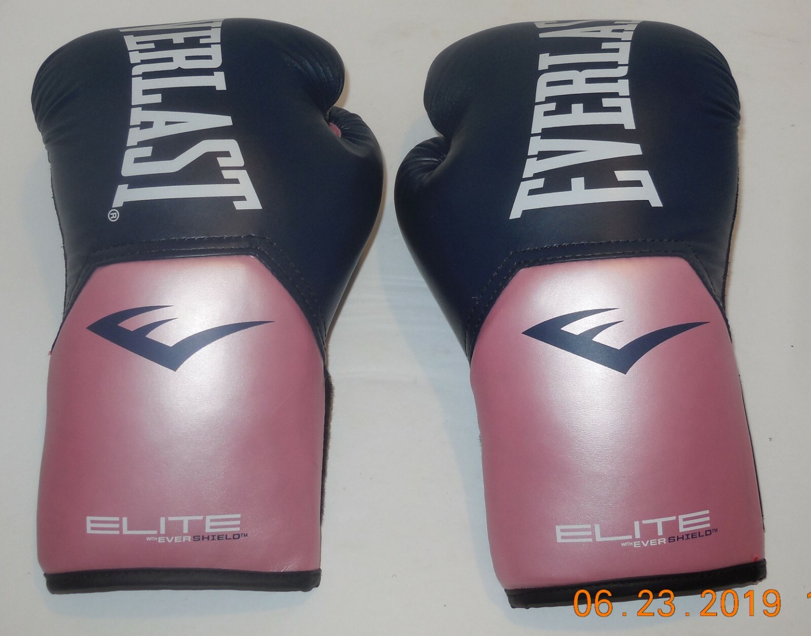 Everlast Elite with evershield Size Medium 12oz Boxing Training Gloves MMA Pink