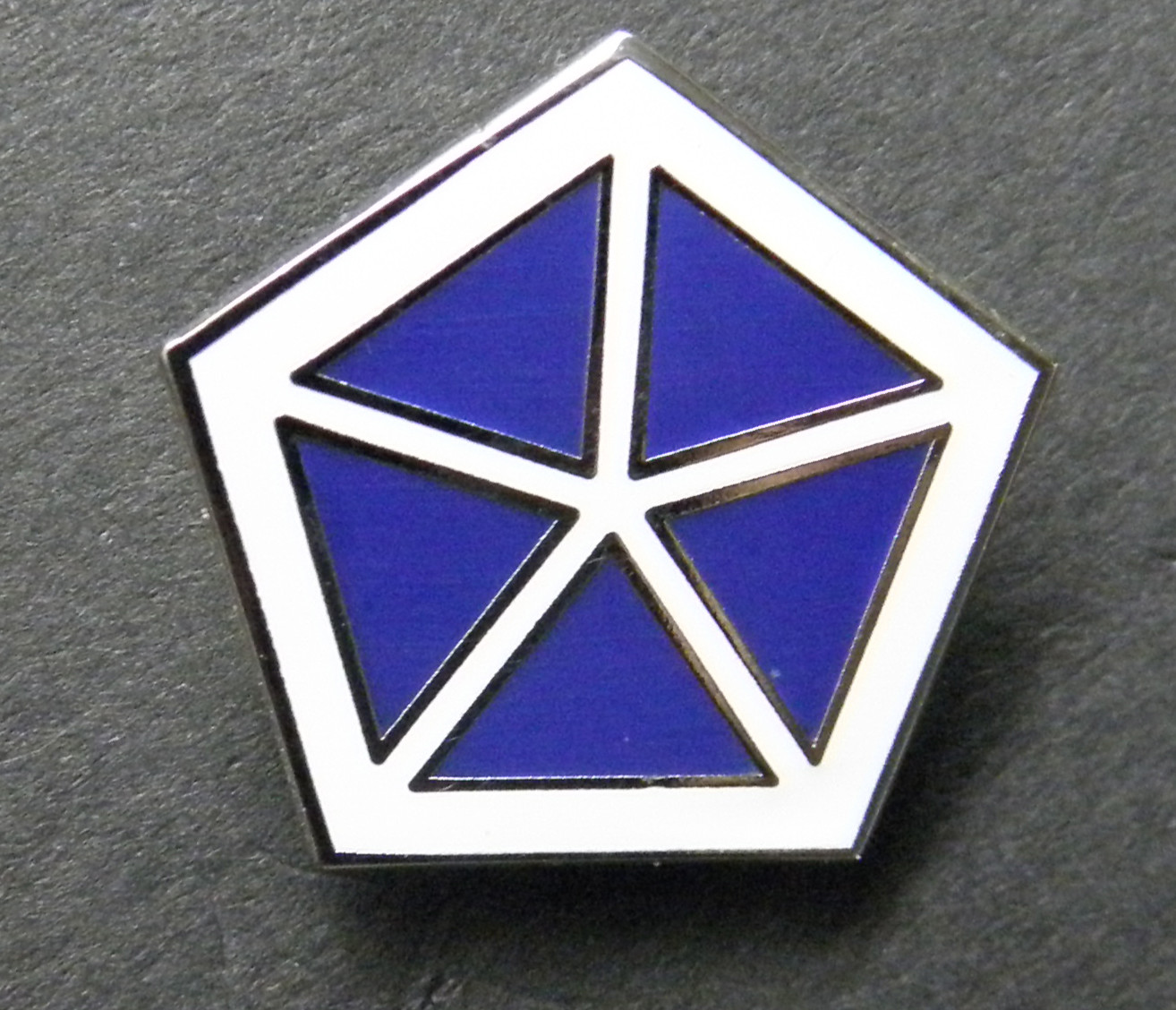 VICTORY CORPS V US ARMY MILITARY LAPEL PIN BADGE 1 INCH WWII 5th