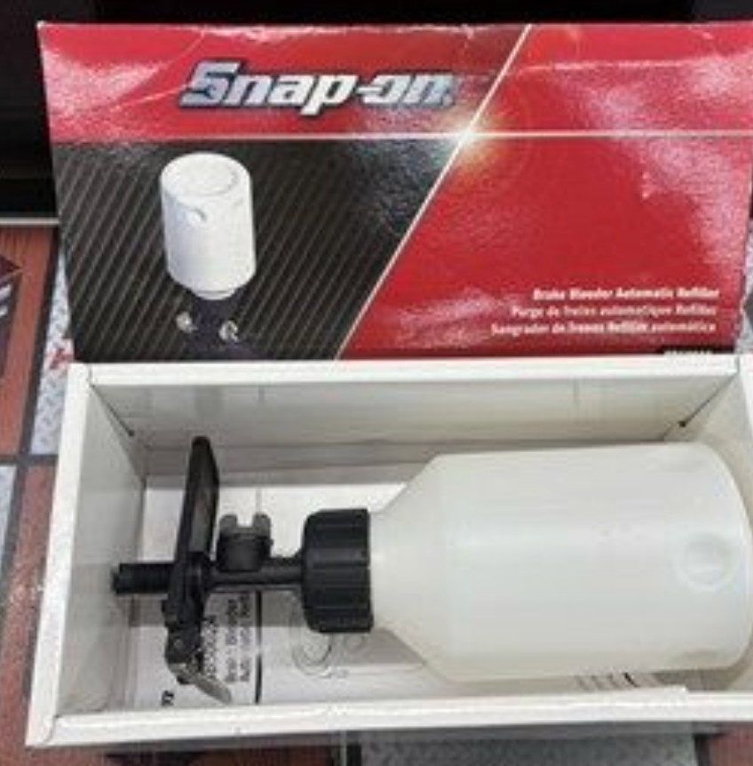 Snap-on BB5002A Brake Bleeder Automatic Refiller Used From Japan