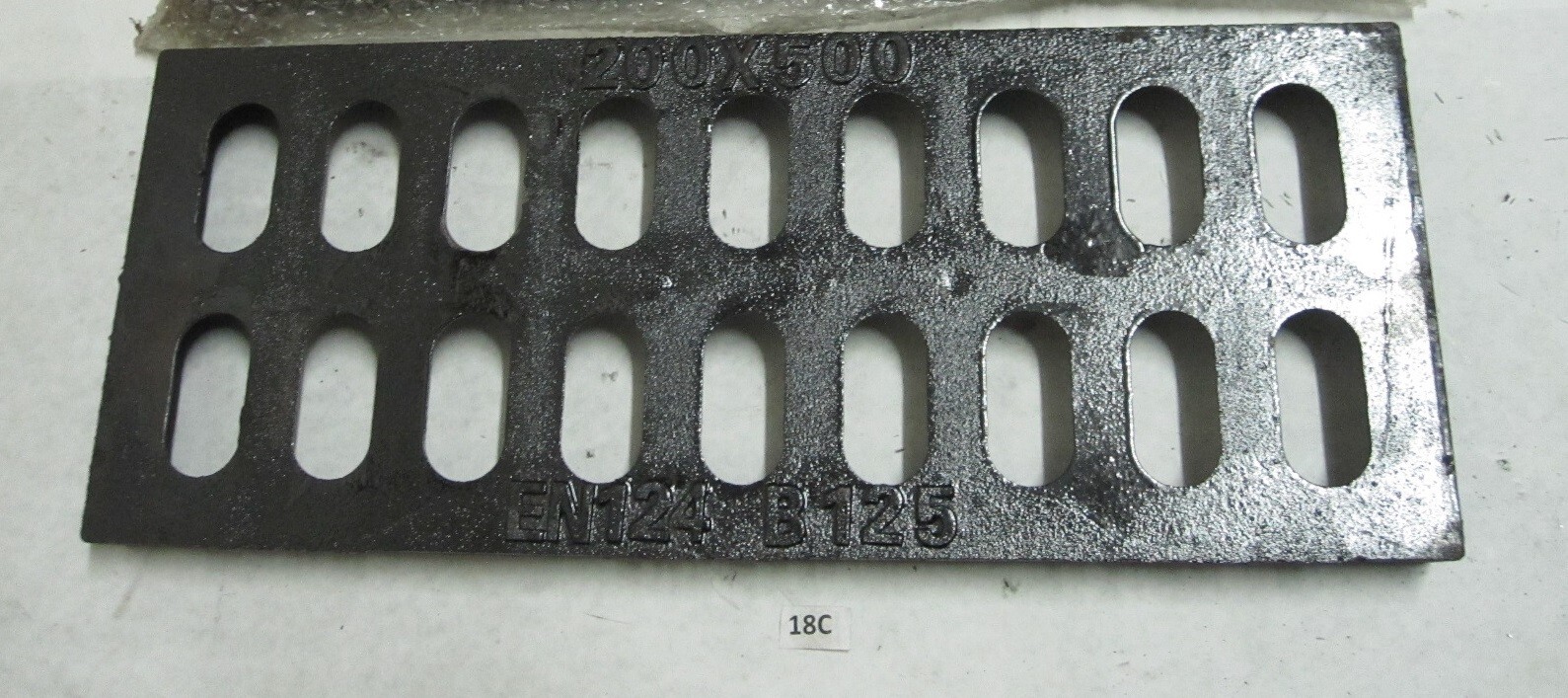 200mm x 500mm x 30mm Outdoor Cast Iron Drain Cover Heavy Duty Sewer Grate Gutter