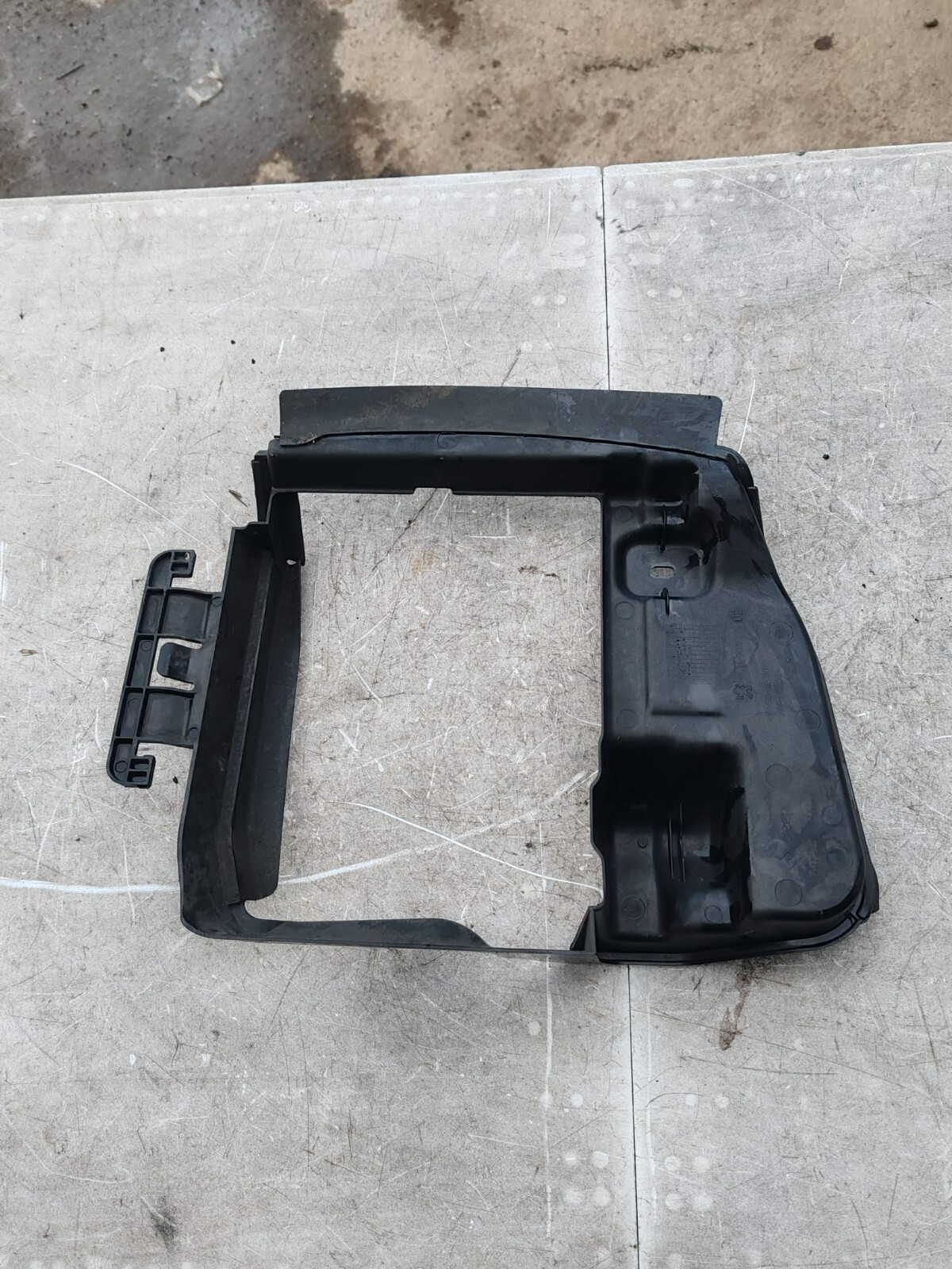 PEUGEOT 308 MK2 2015 1.6 HDI DIESEL AIR INTAKE DUCT TRIM PANEL COVER 9677363980