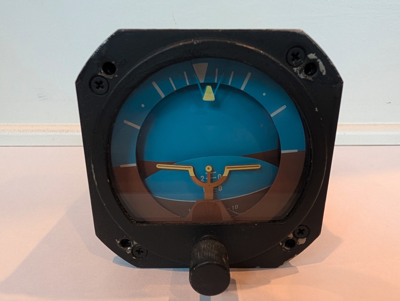 RC Allen RCA22-7 Horizon Gyro Indicator P/N 102-0041-04, working condition