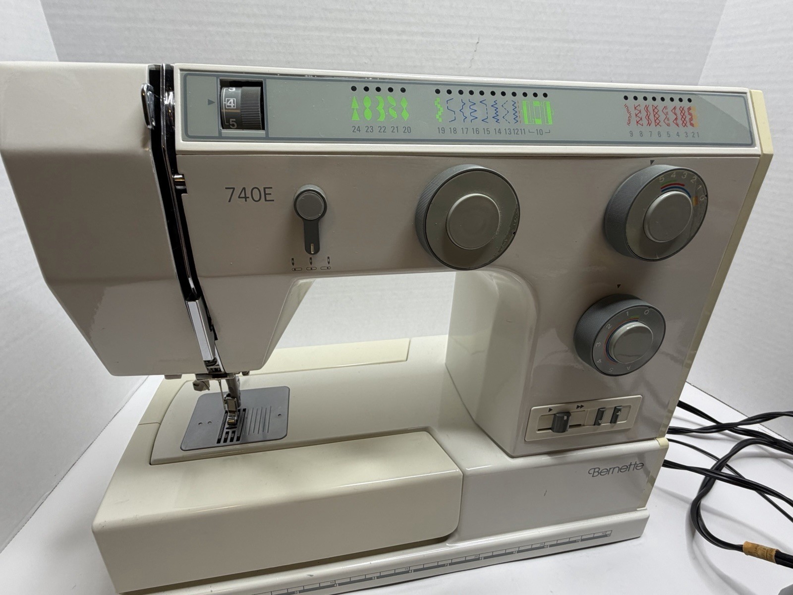 Bernette 740E Sewing Machine Working Comes With Instructions and Accessories