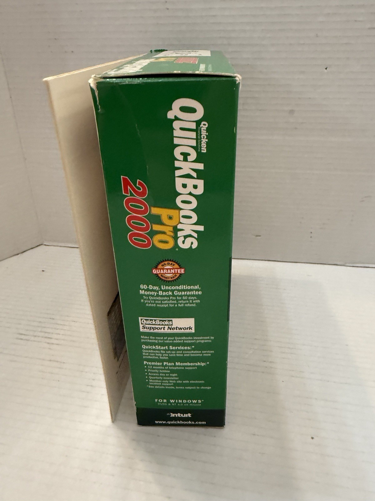 Intuit Quickbooks Pro 2000 for Windows Quicken Financial Services Software