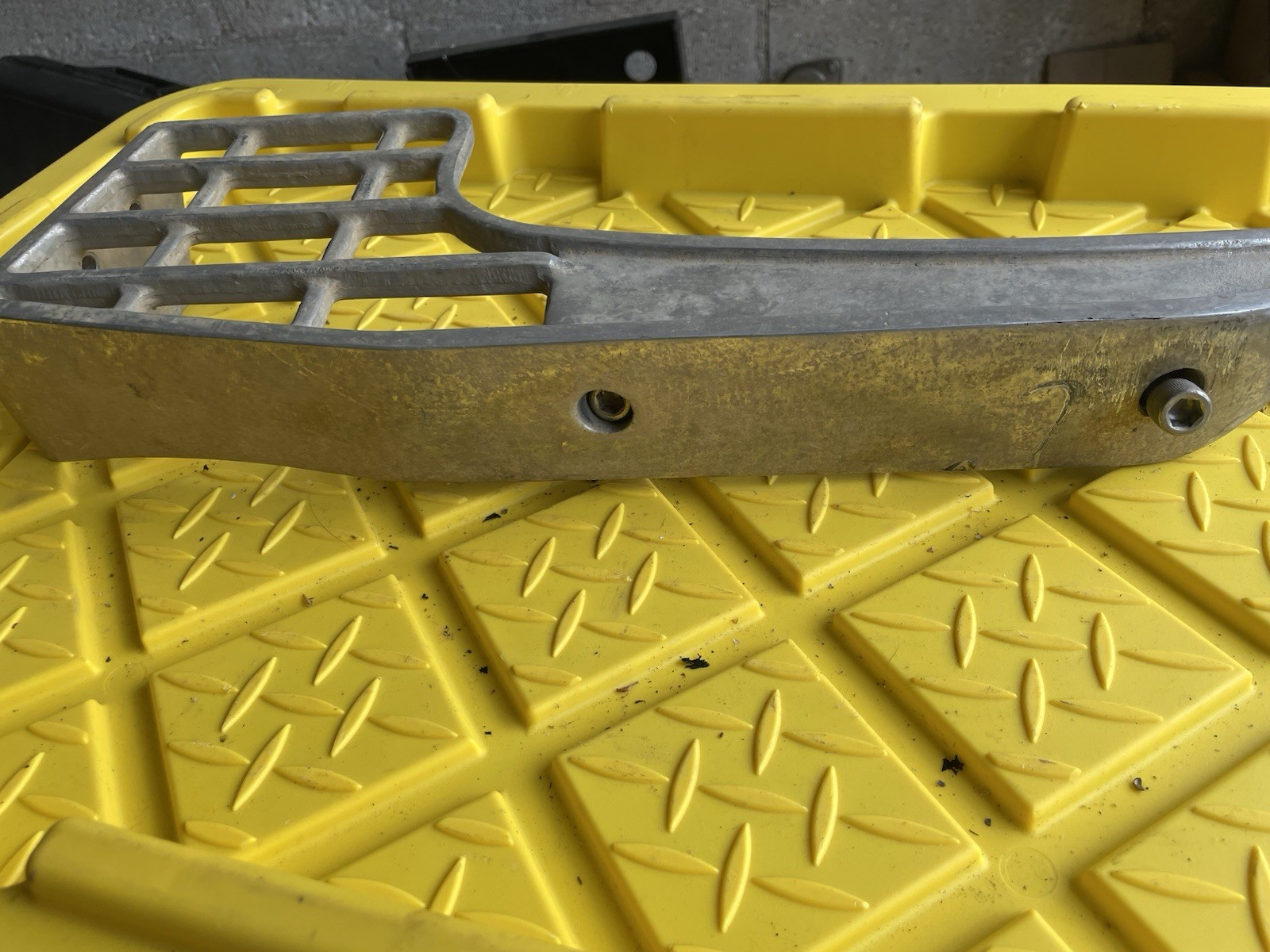 PETERBILT STEP-FENDER FRONT 15-06245 L