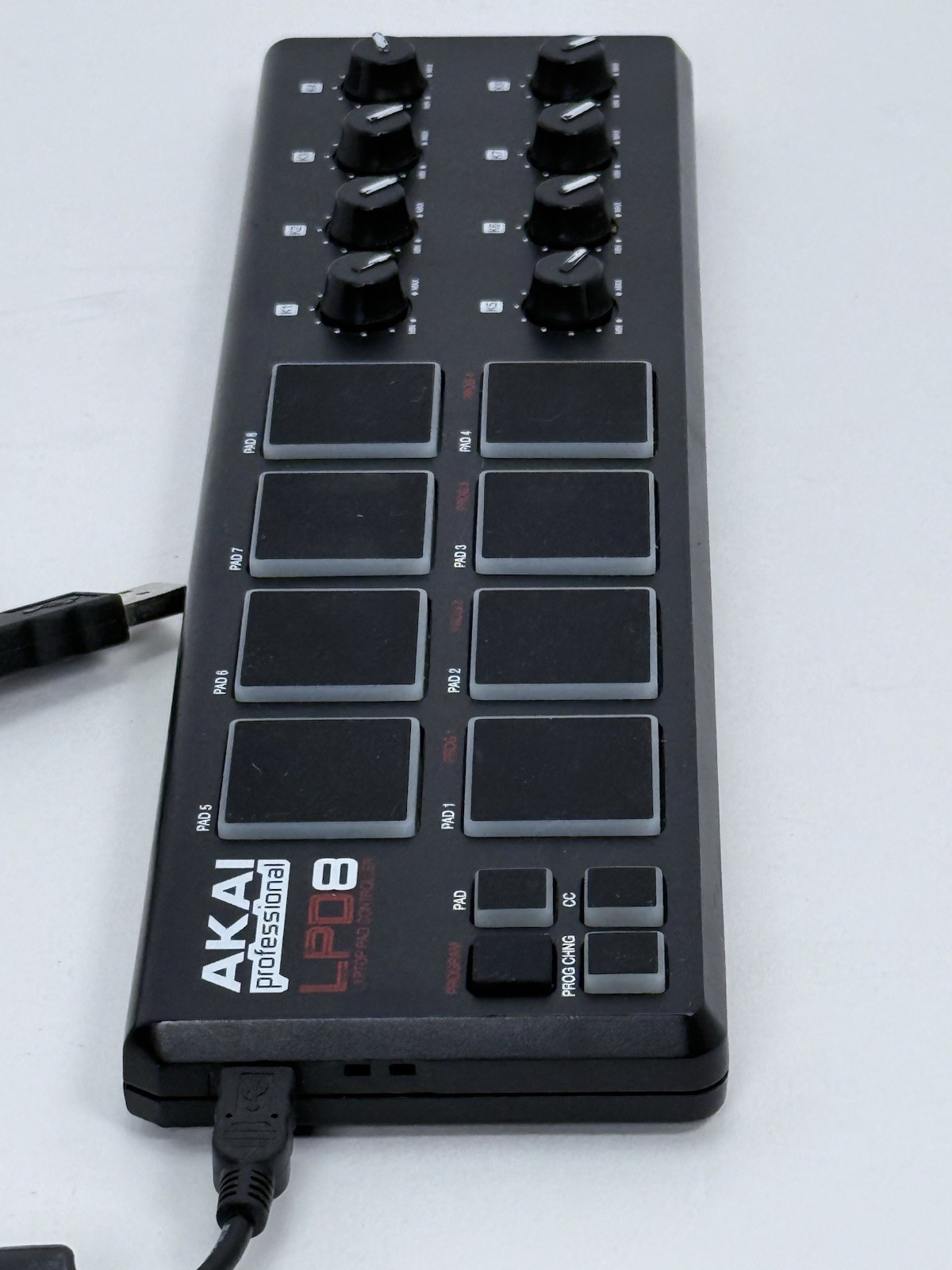 AKAI Professional LPD8 Portable USB Midi Laptop Pad Controller | A2
