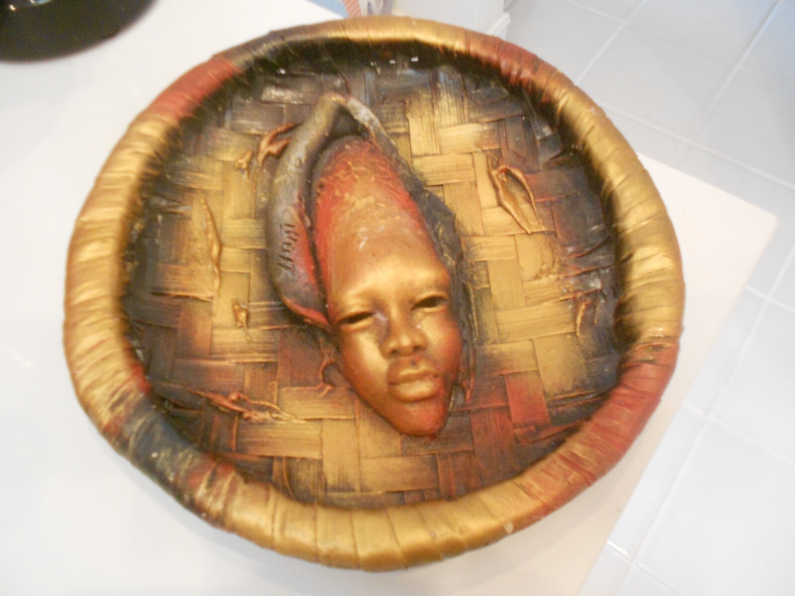 HATTI SOUVENIR MASK ON WOVEN WICKER TYPE DISH 9 1/4" ACROSS