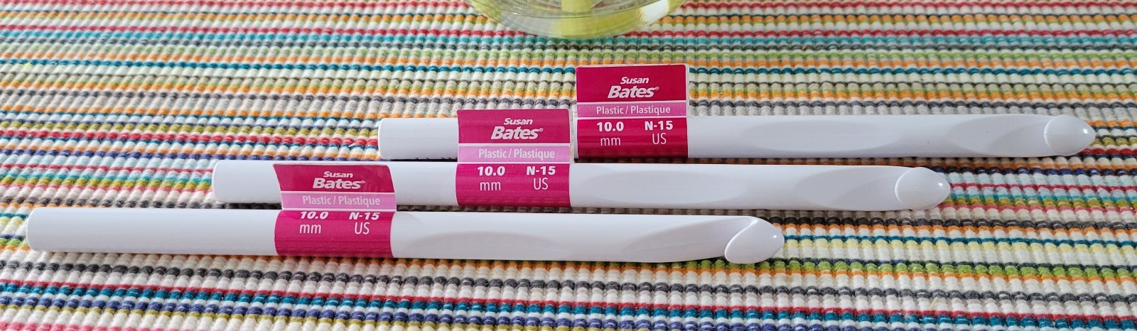 3 Plastic Crochet Hooks Size N15/10mm B2406 Susan Bates - NEW