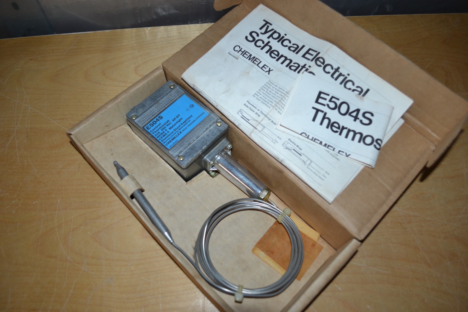 NEW Barksdale Chemelex ~ E504S ~ Control Thermostat 22A 480 VAC SPDT NEMA 4 ~  L