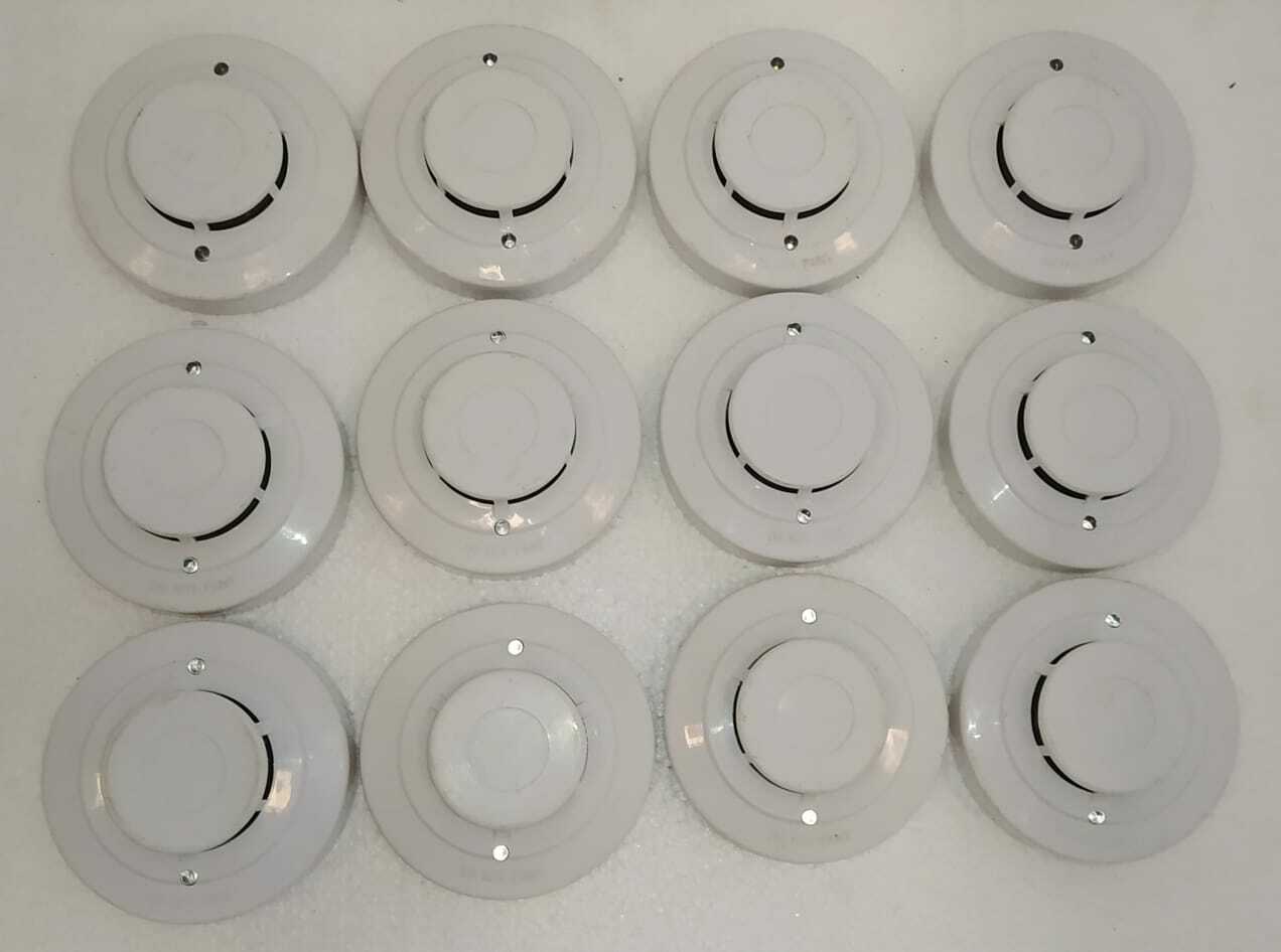 LOT OF 12 PC.SENTEK SD119-G-4 PHOTOELECTRICE DETECTOR WITH BASE