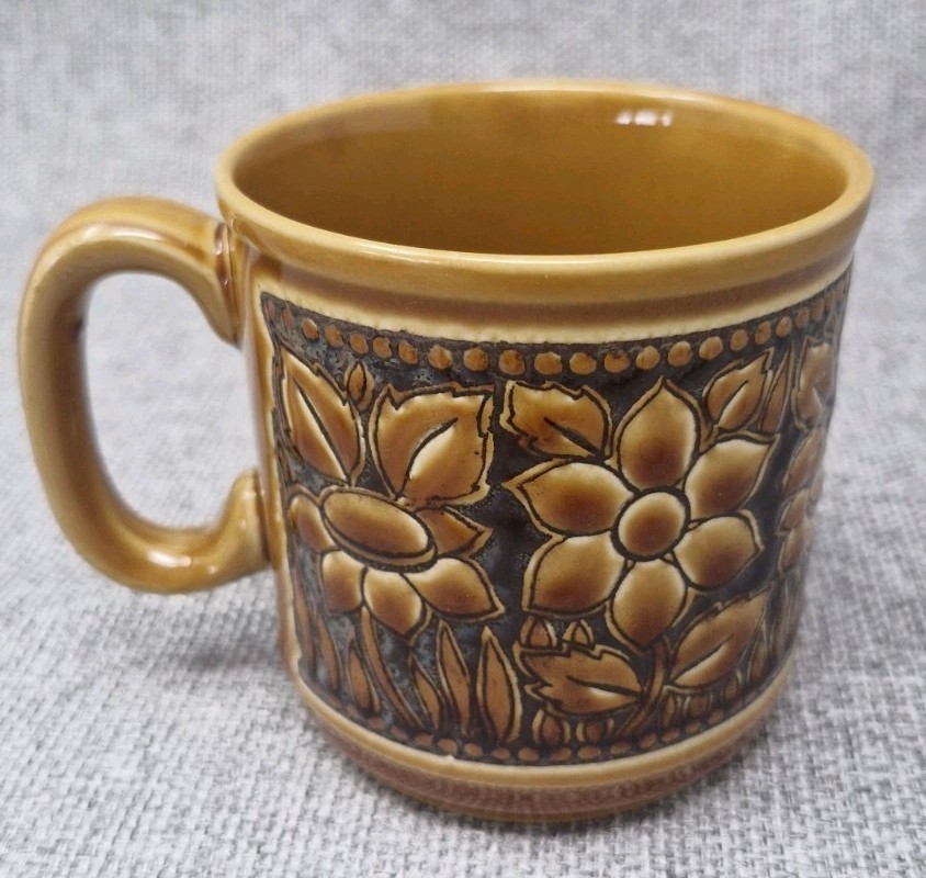 Retro Churchill Brown Stoneware Mug