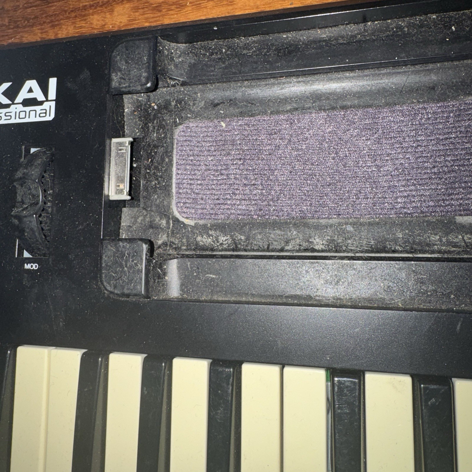 Akai Professional Synth Station 25 for iPhone and iPad MIDI controller 25 key