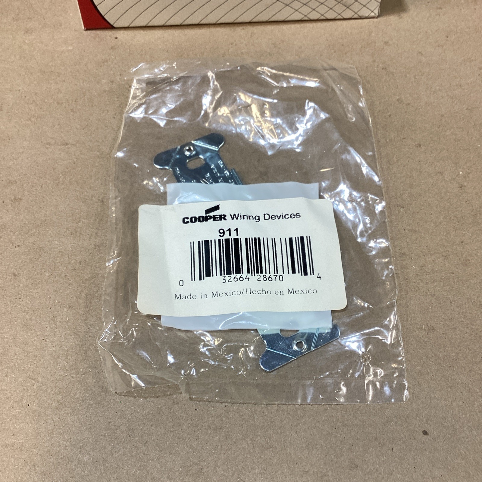COOPER 911-BOX MOUNTING STRAPS SINGLE INTERCHANGE VERTICAL, Box Of 25