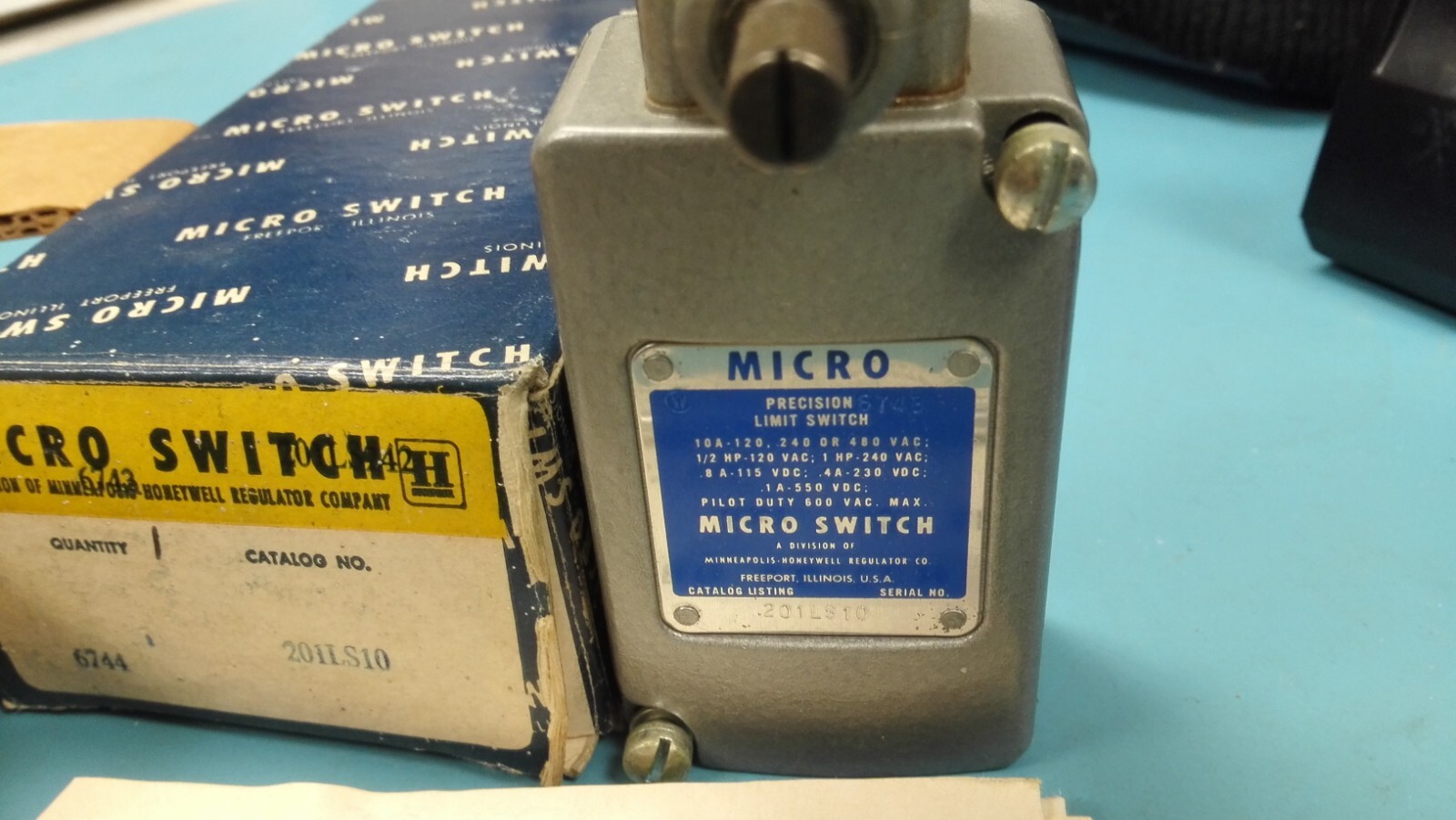 NIB HONEYWELL MICROSWITCH 201LS10 LS LIMIT SWITCH WITH LEVER
