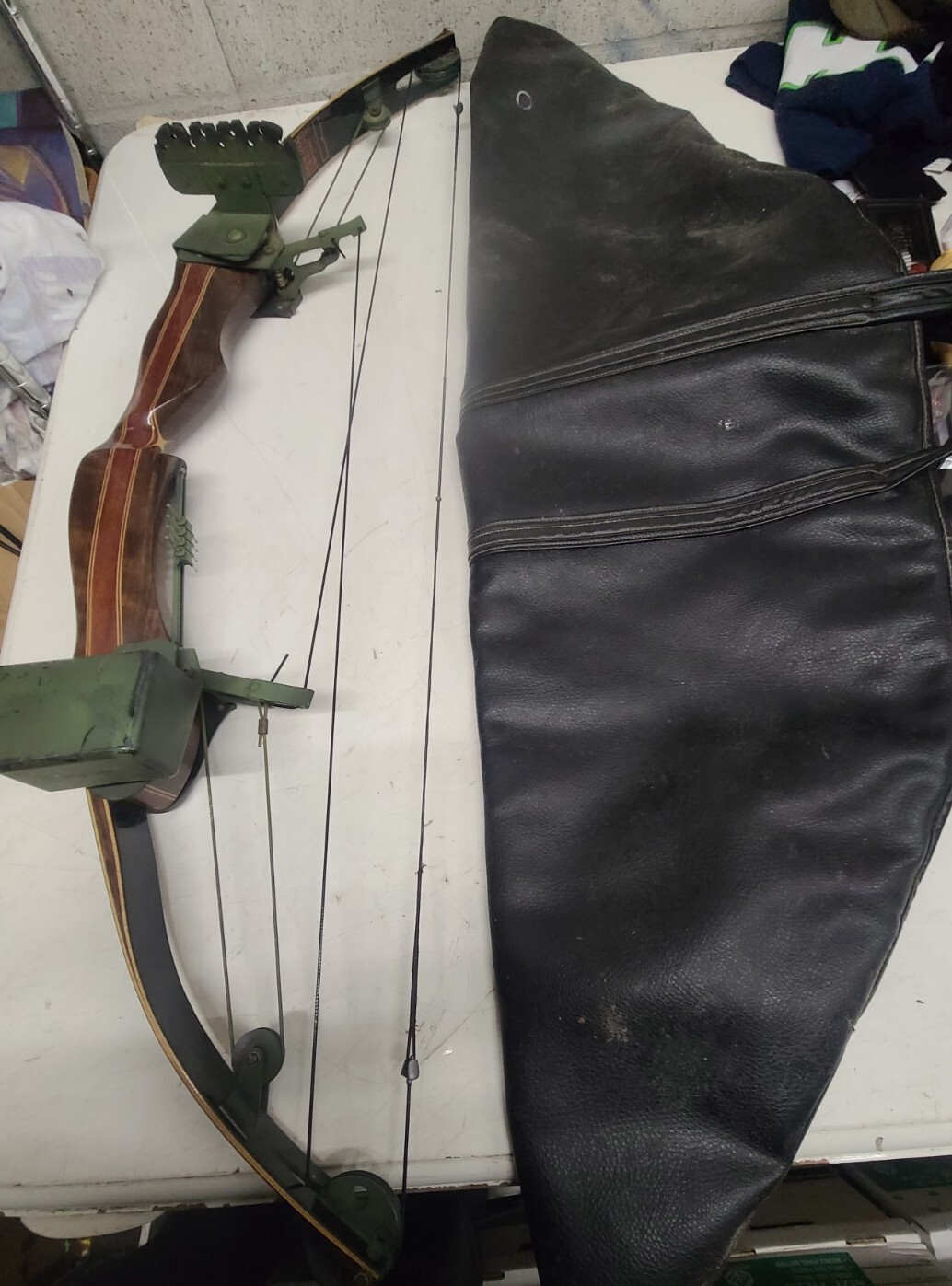 DAMON HOWATT SUPER DIABLO COMPOUND BOW HUNTING W/Original Case