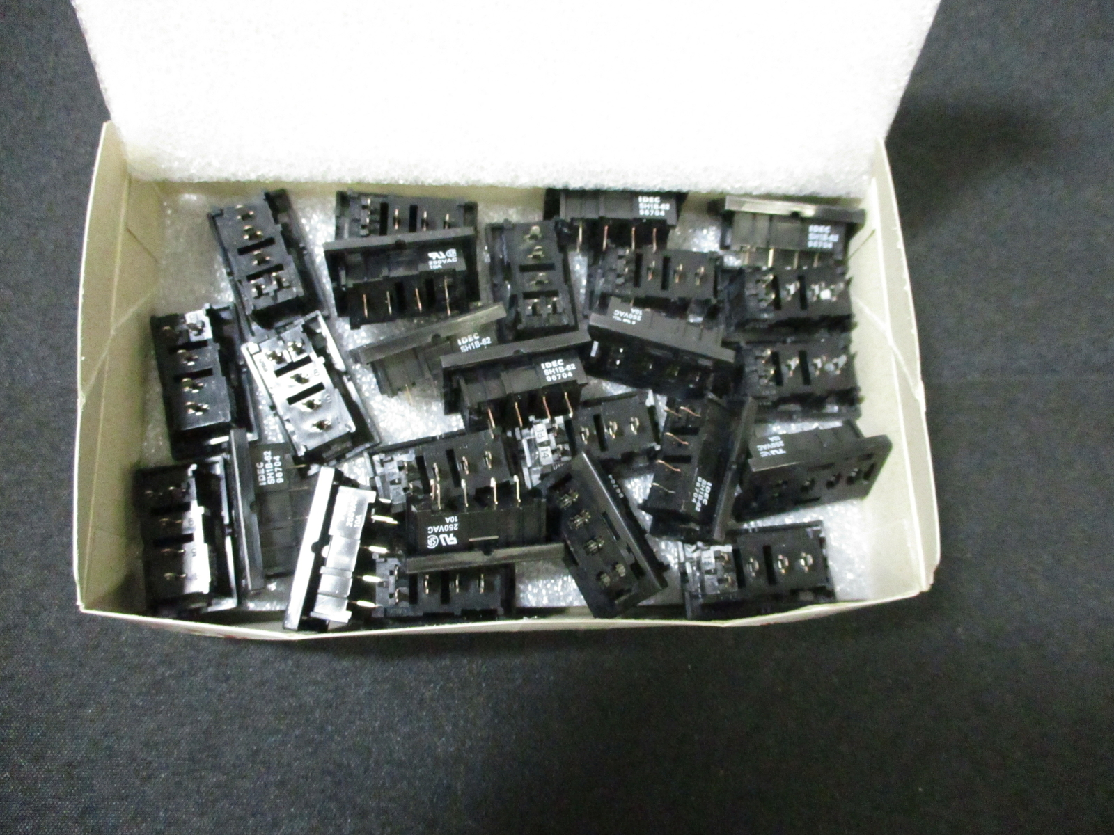 *NEW* (BOX OF 50) IDEC SH1B-62 RELAY SOCKET