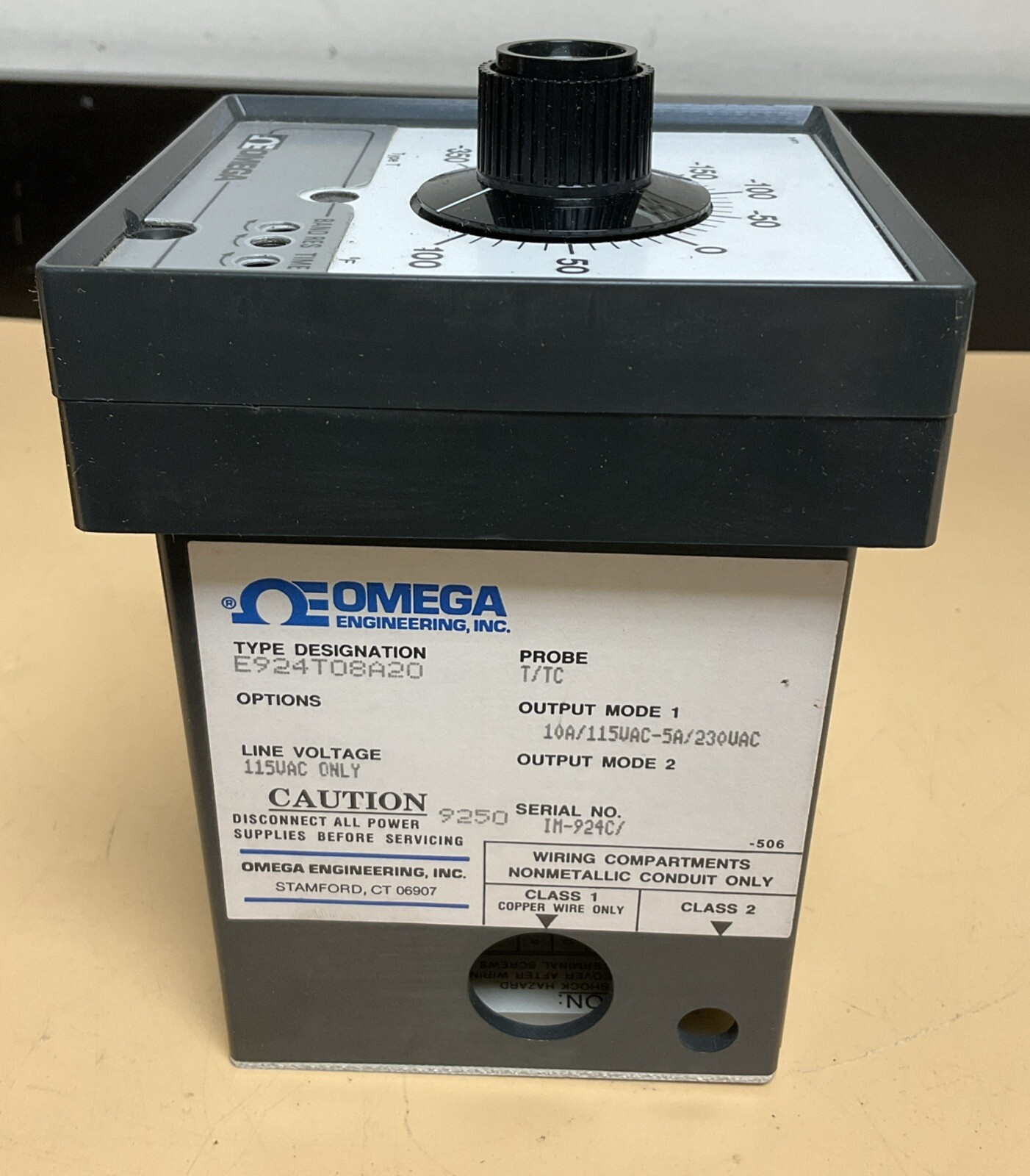 Omega Engineering Type T Temperature Controller E924-T08-A20