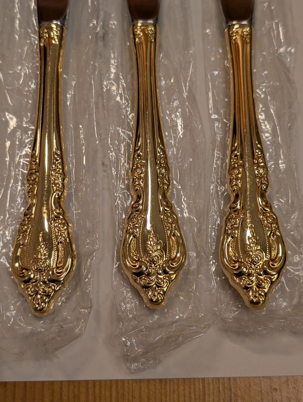 NEW Oneida Community GOLDEN BRAHMS Gold Electroplate Lot of 4 Dinner Knives 9"