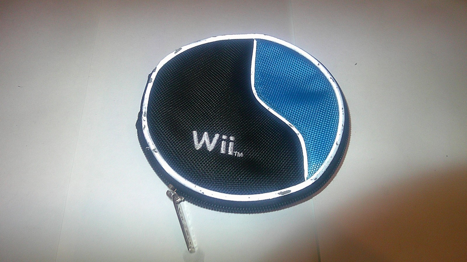 Nintendo Wii Zippered 12-Disc Storage Holder-Black/Teal Colors