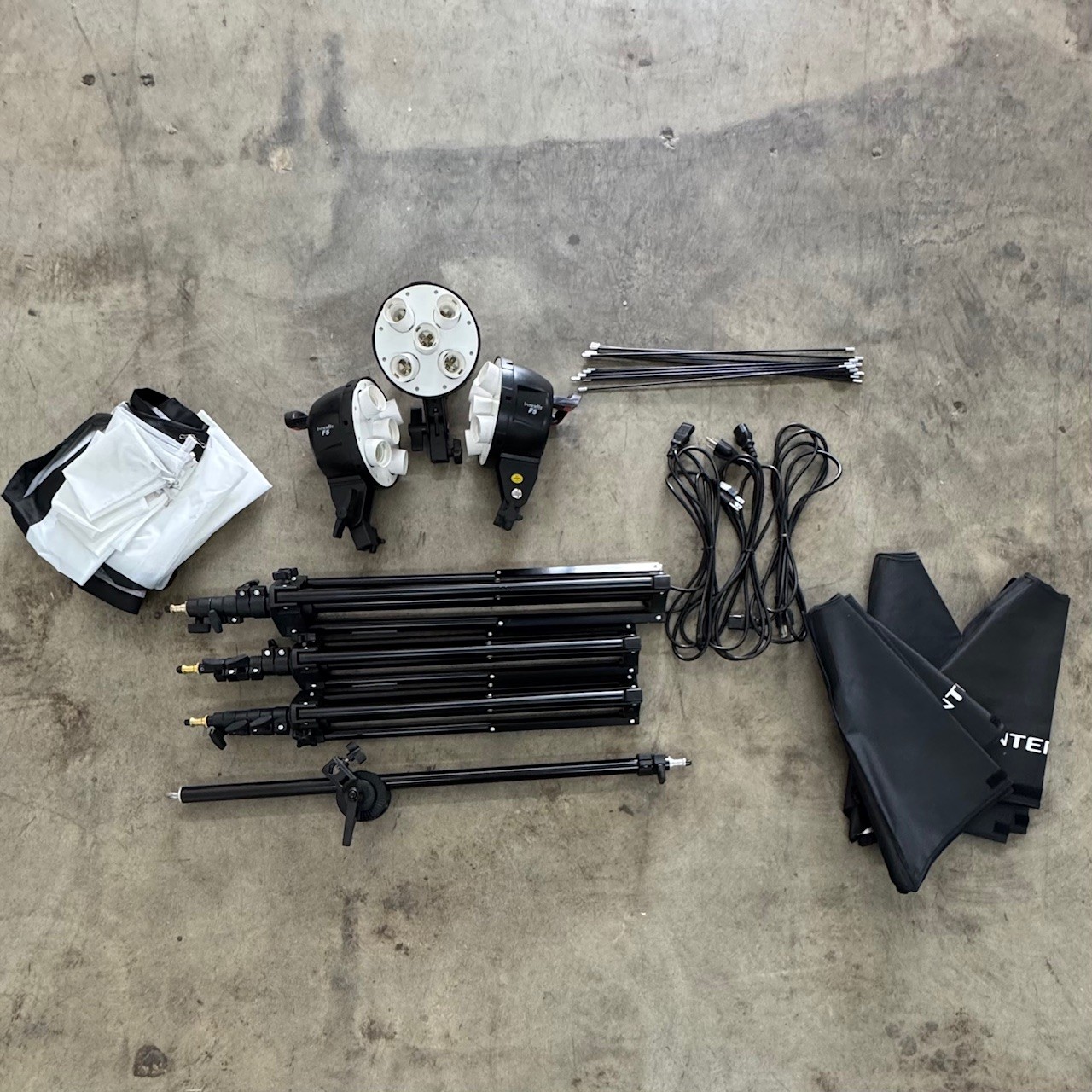 Interfit F5 Daytime Lighting Kit - Complete with Bulbs, Stands, Diffuser