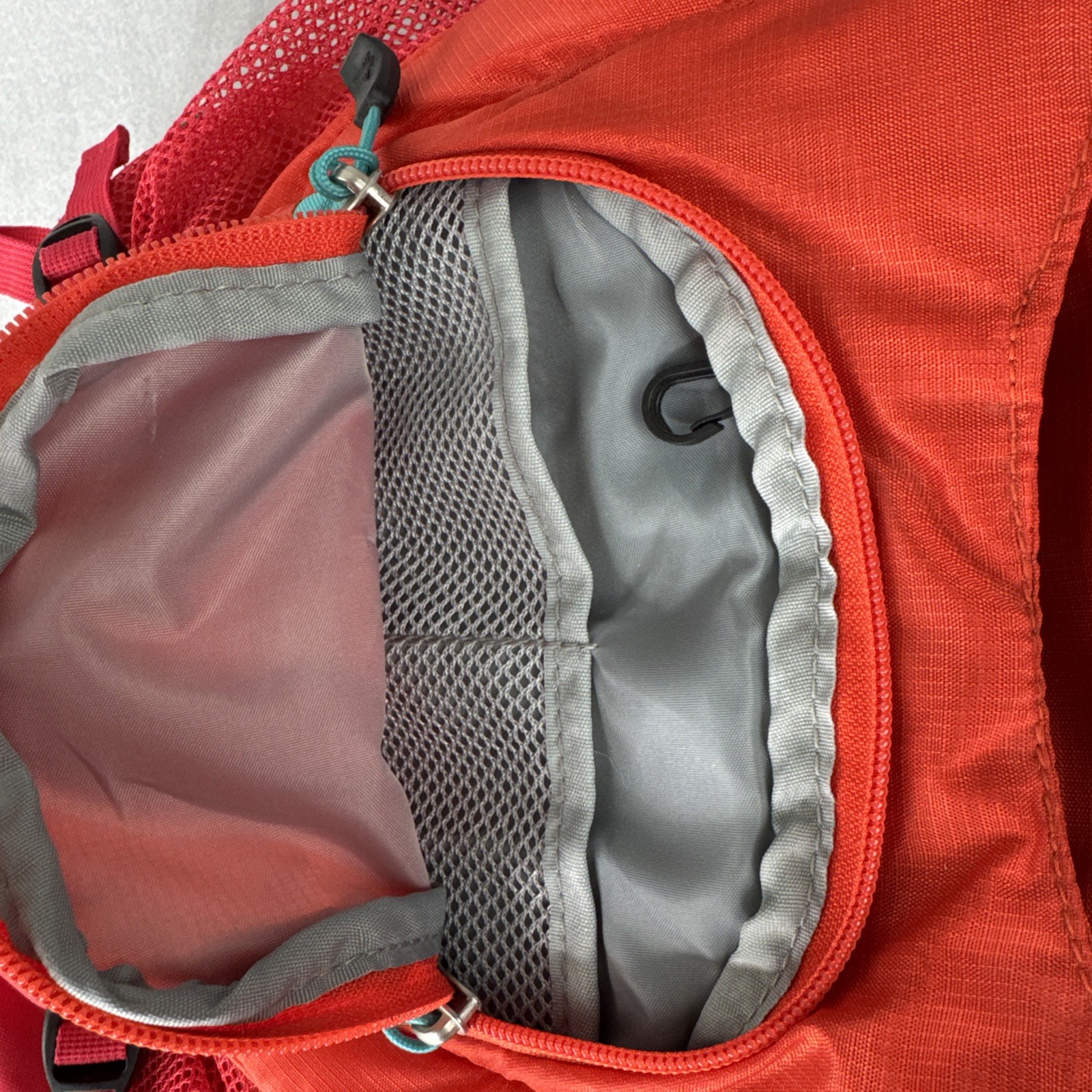 High Sierra Hiking Backpack Red Side Mesh Pockets Hydrahike H20 (no bladder)