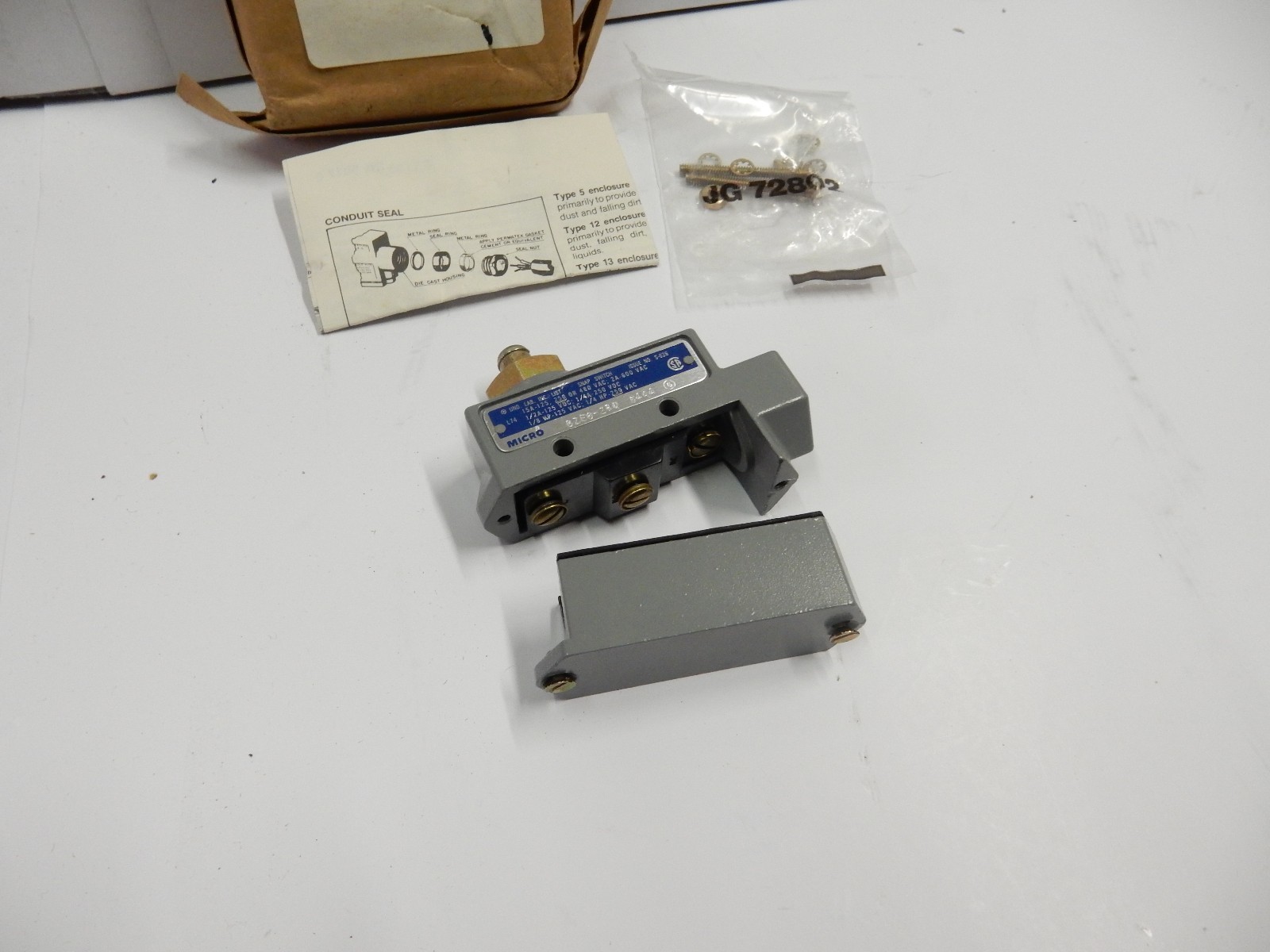 HONEYWELL MICRO SWITCH BZE6-2RQ SENSITIVE SWITCH 5930-00-959-0077